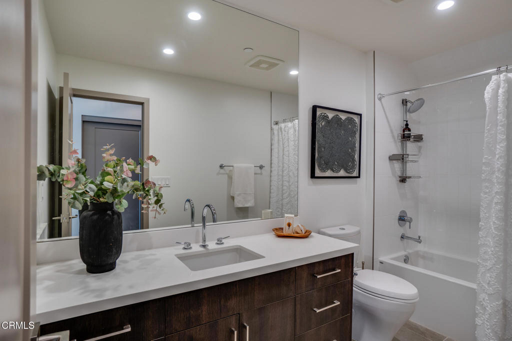 820 Mission Street 208