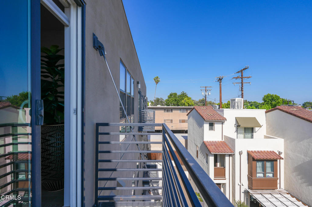 820 Mission Street 208