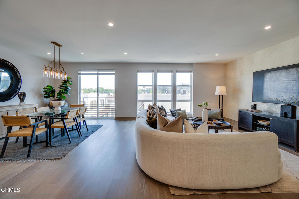 820 Mission Street 208