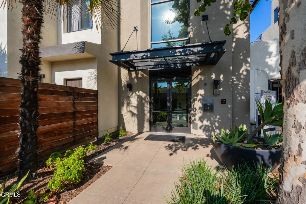 820 Mission Street 208