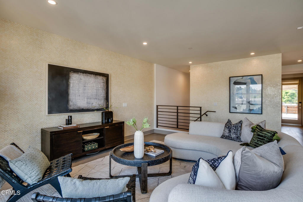 820 Mission Street 208