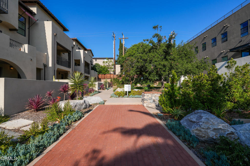 820 Mission Street 208