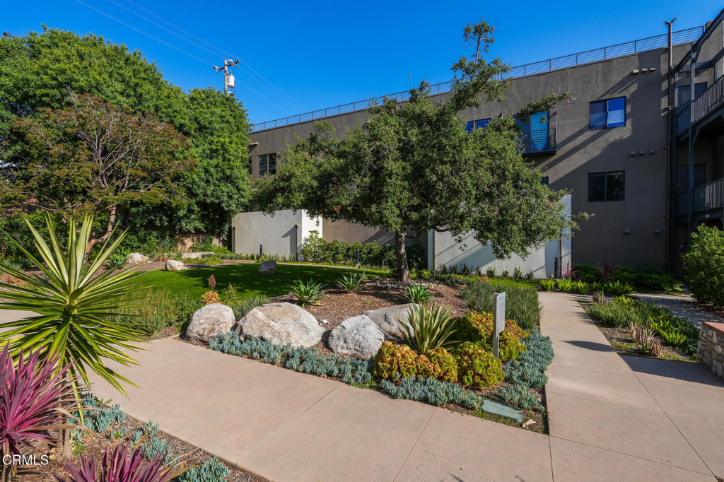 820 Mission Street 208