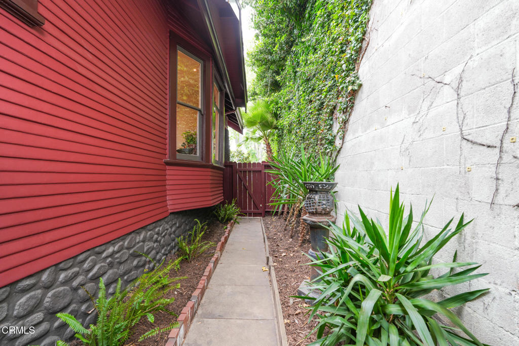 1008 Mound Avenue