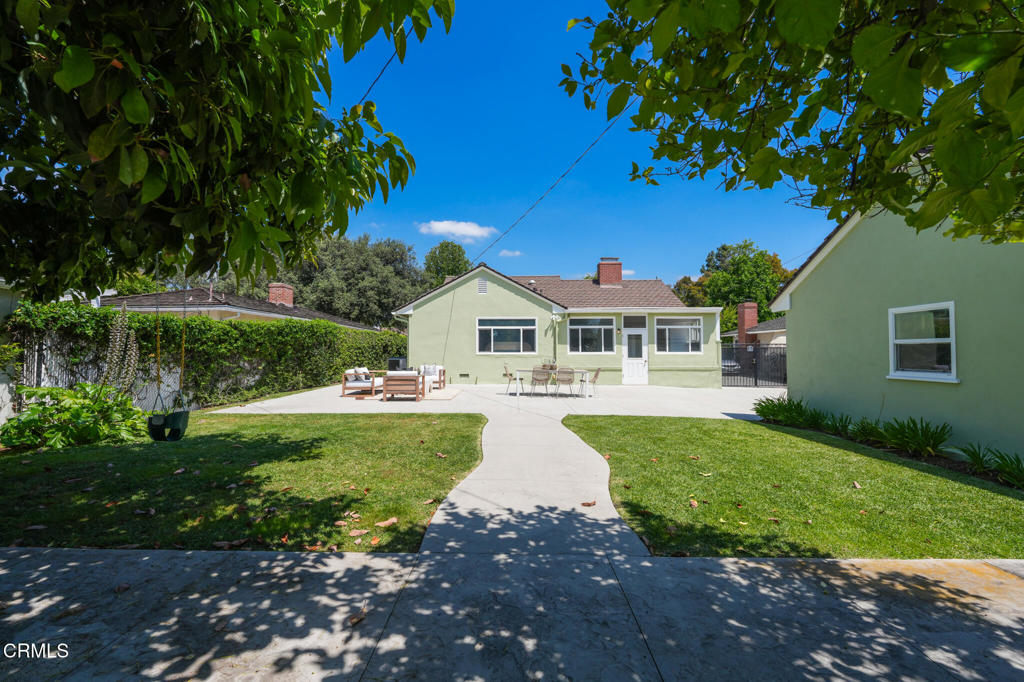 2882 Woodlawn Avenue