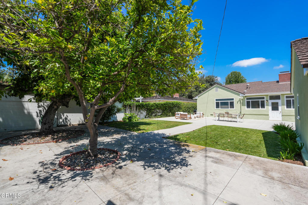 2882 Woodlawn Avenue