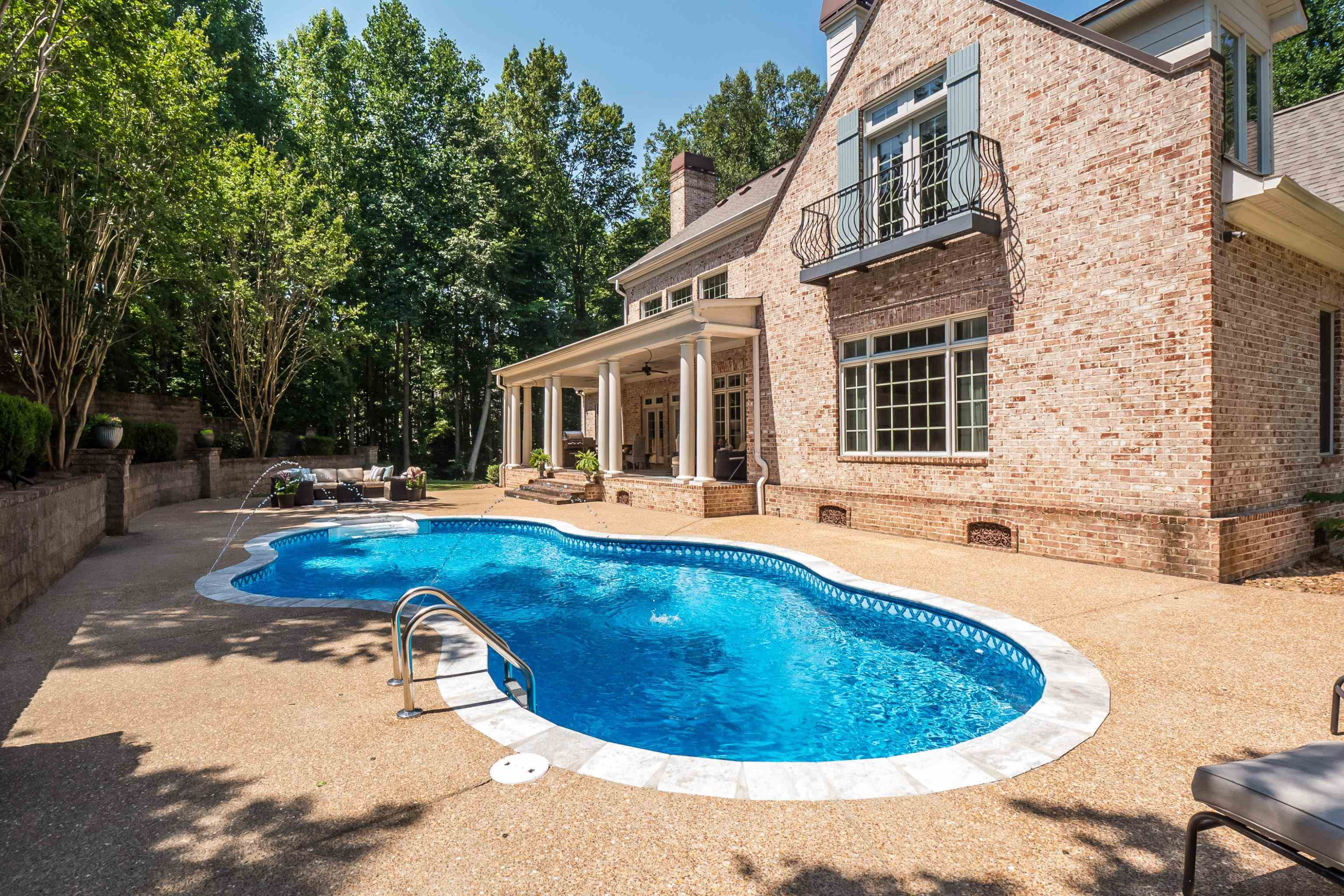 118 Bridlepath Dr