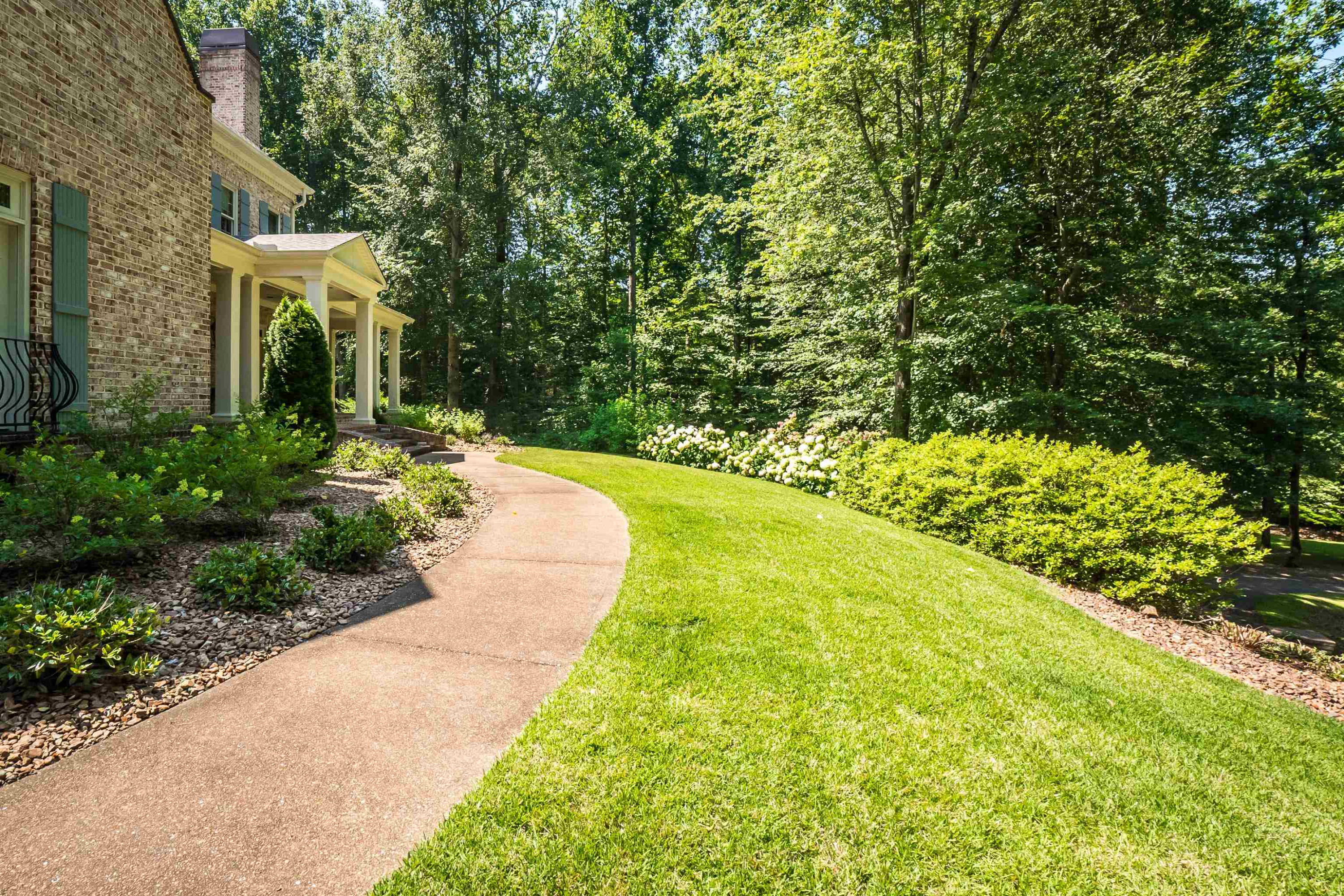 118 Bridlepath Dr