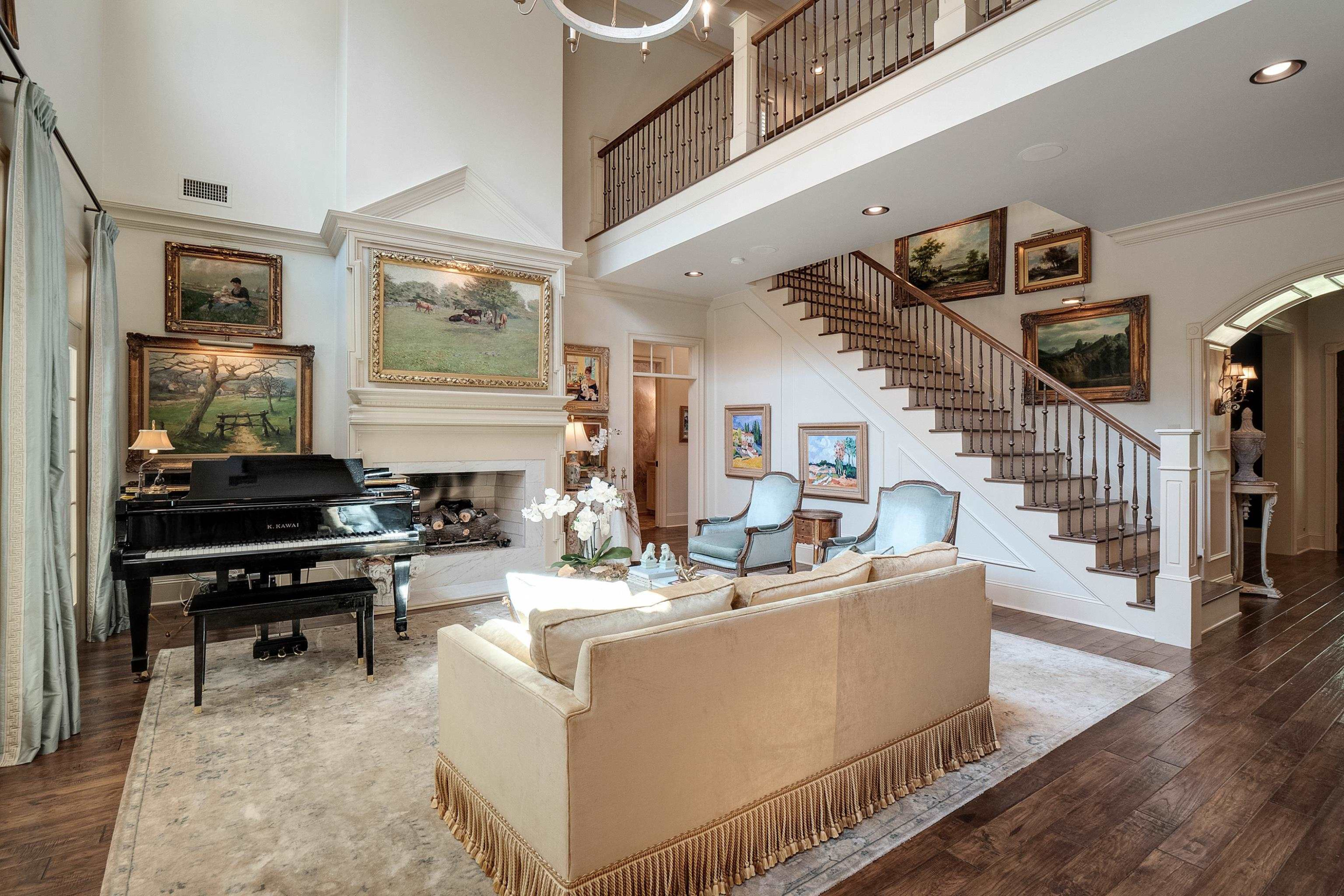 118 Bridlepath Dr