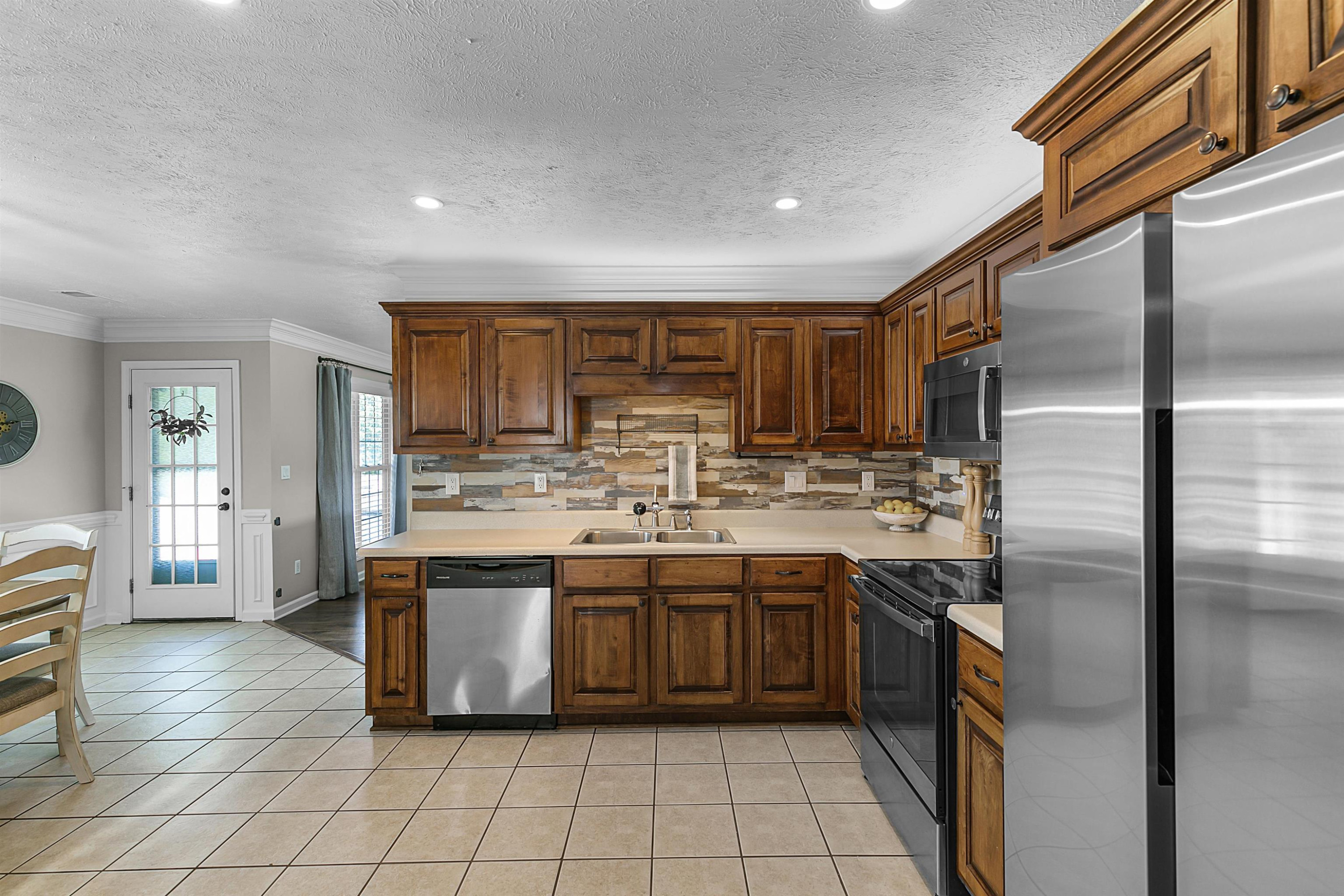 27 Red Deer Cove