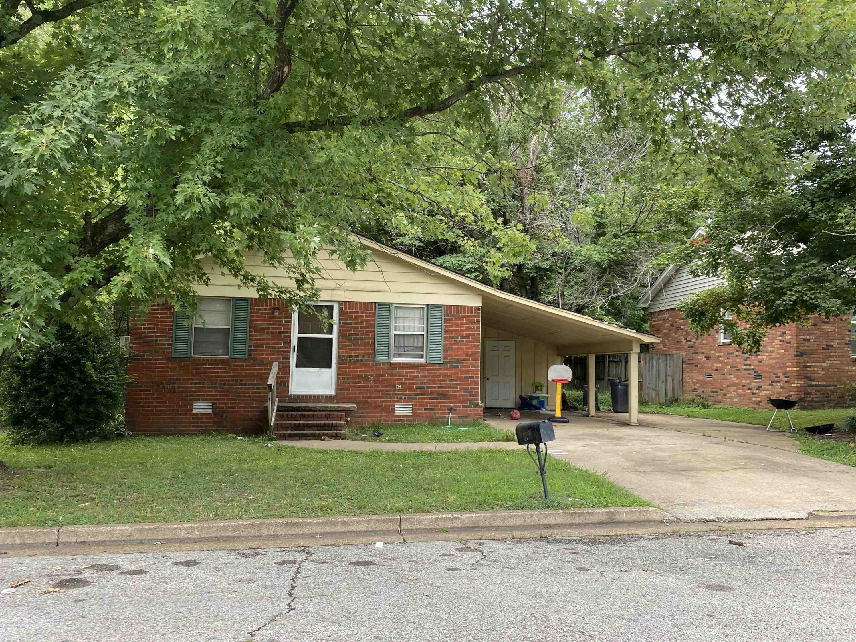 1053 Berrywood Avenue