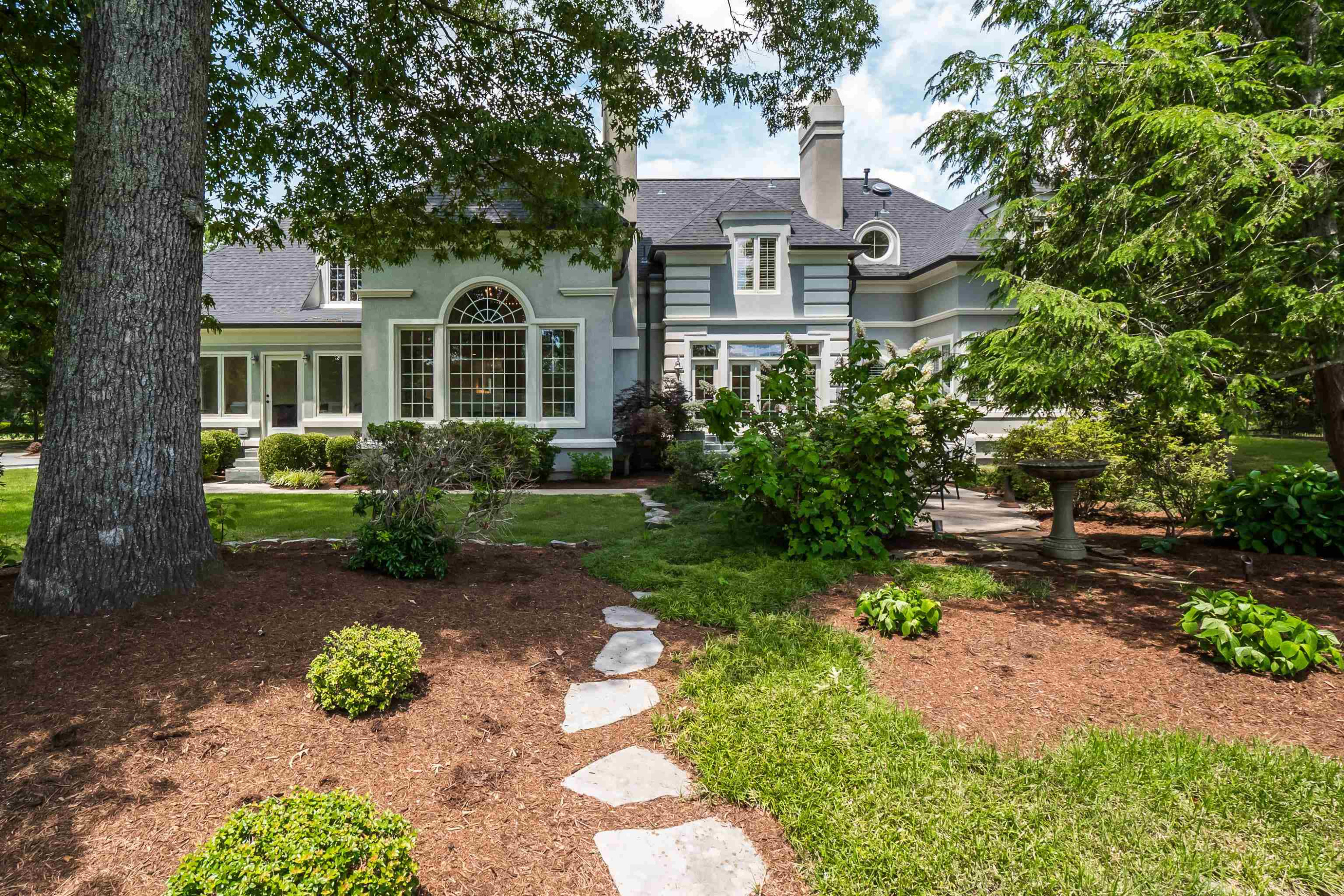 9 Deepwood Drive