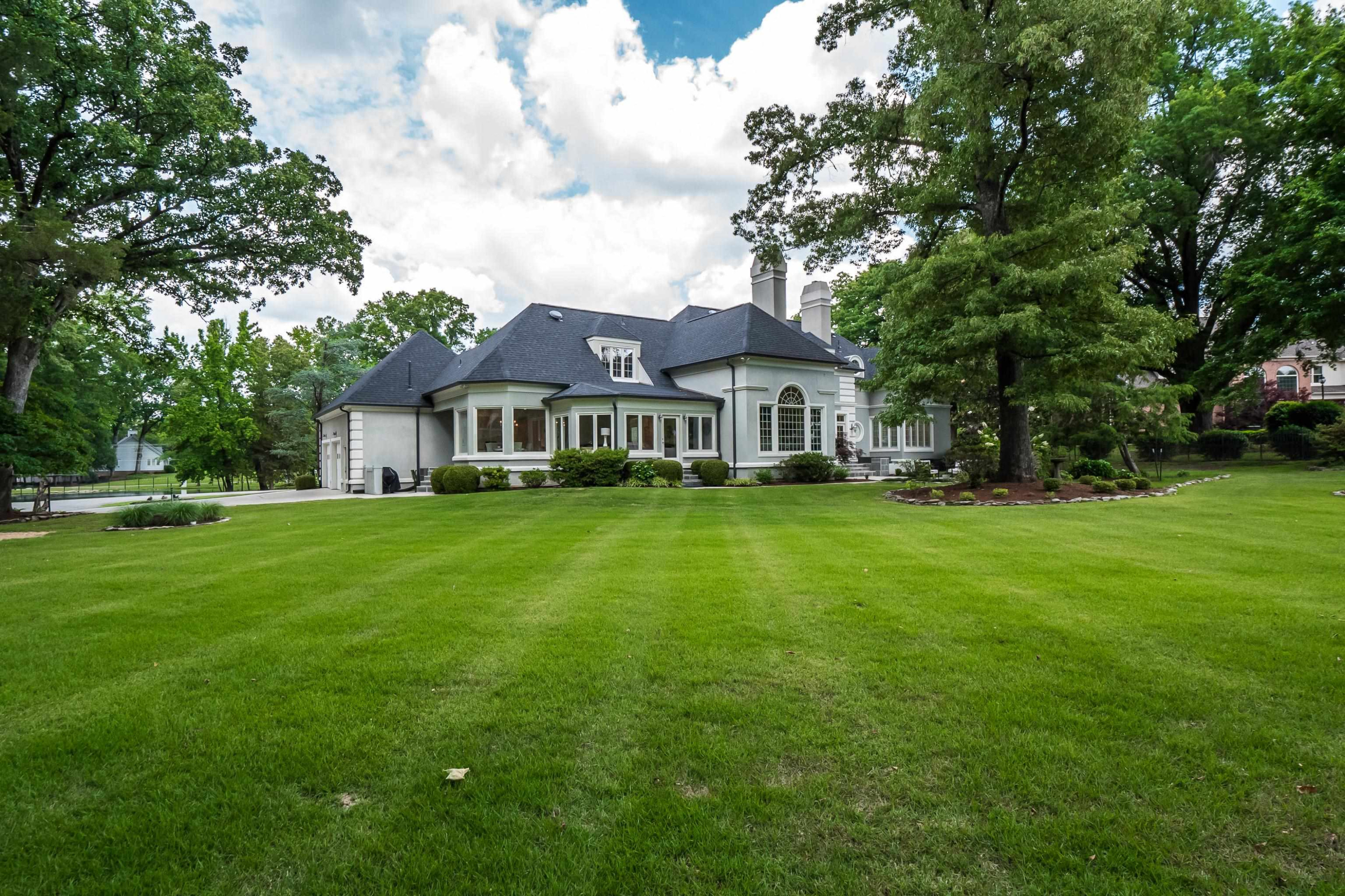 9 Deepwood Drive