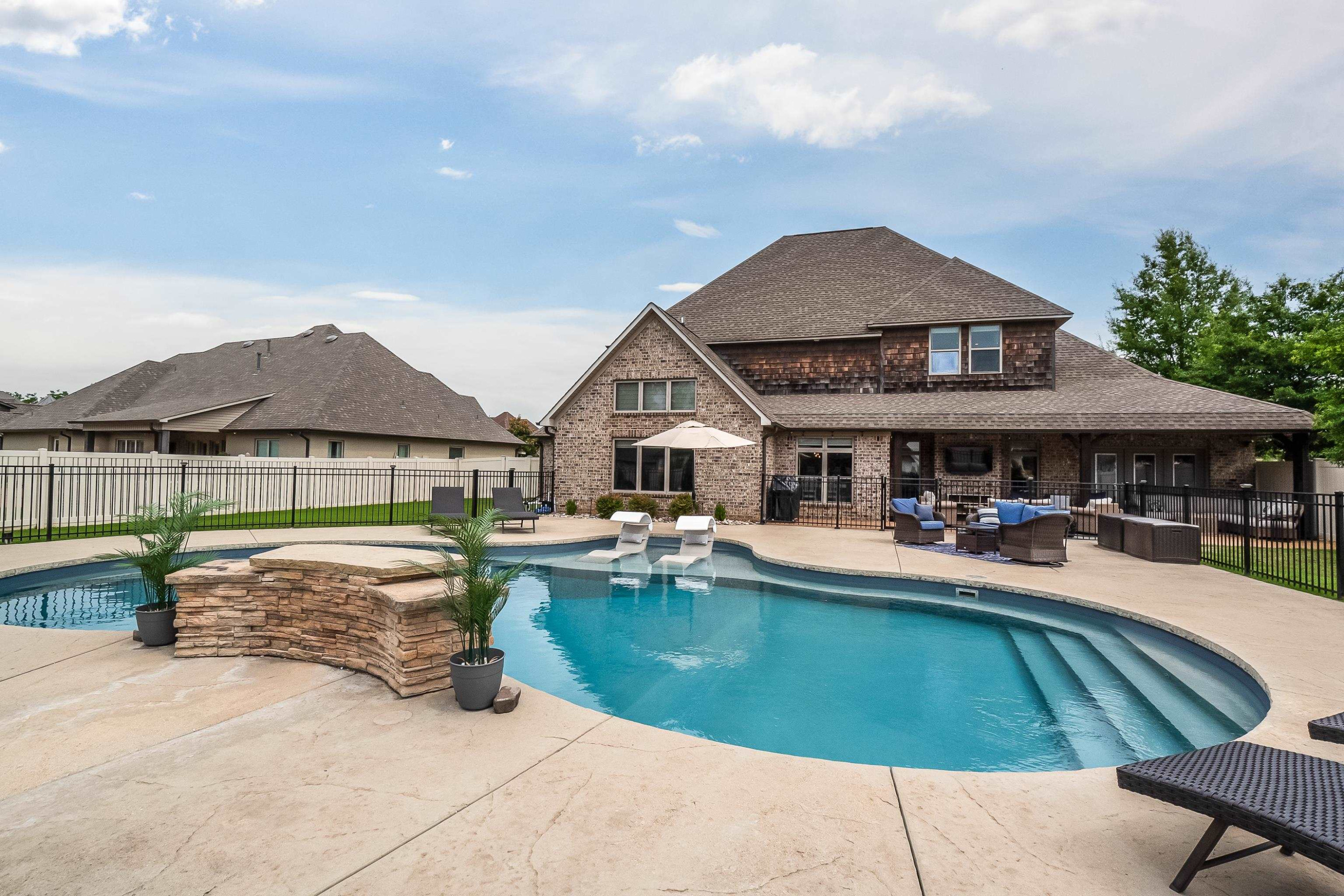 6 Winslow Cove
