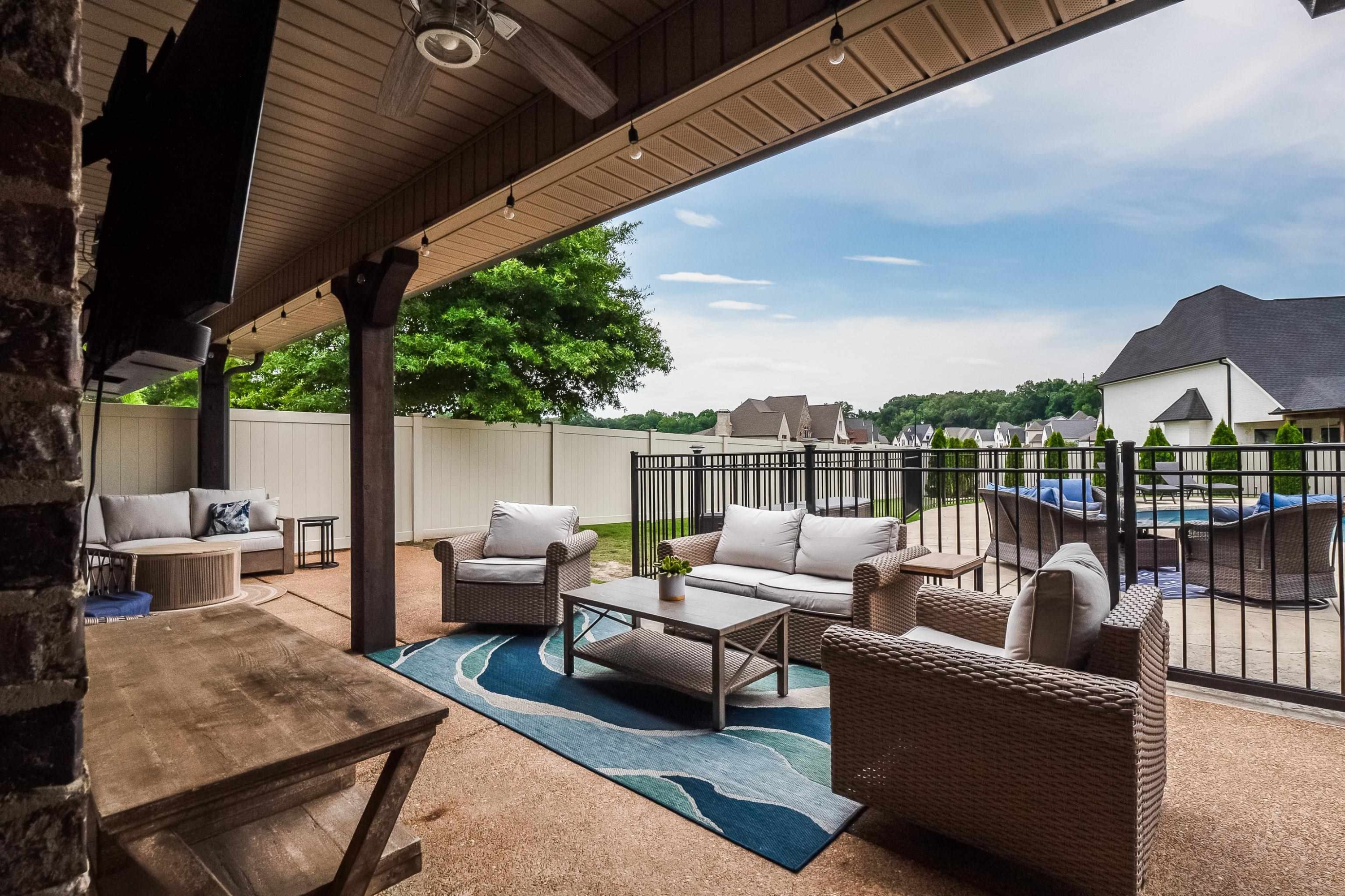 6 Winslow Cove