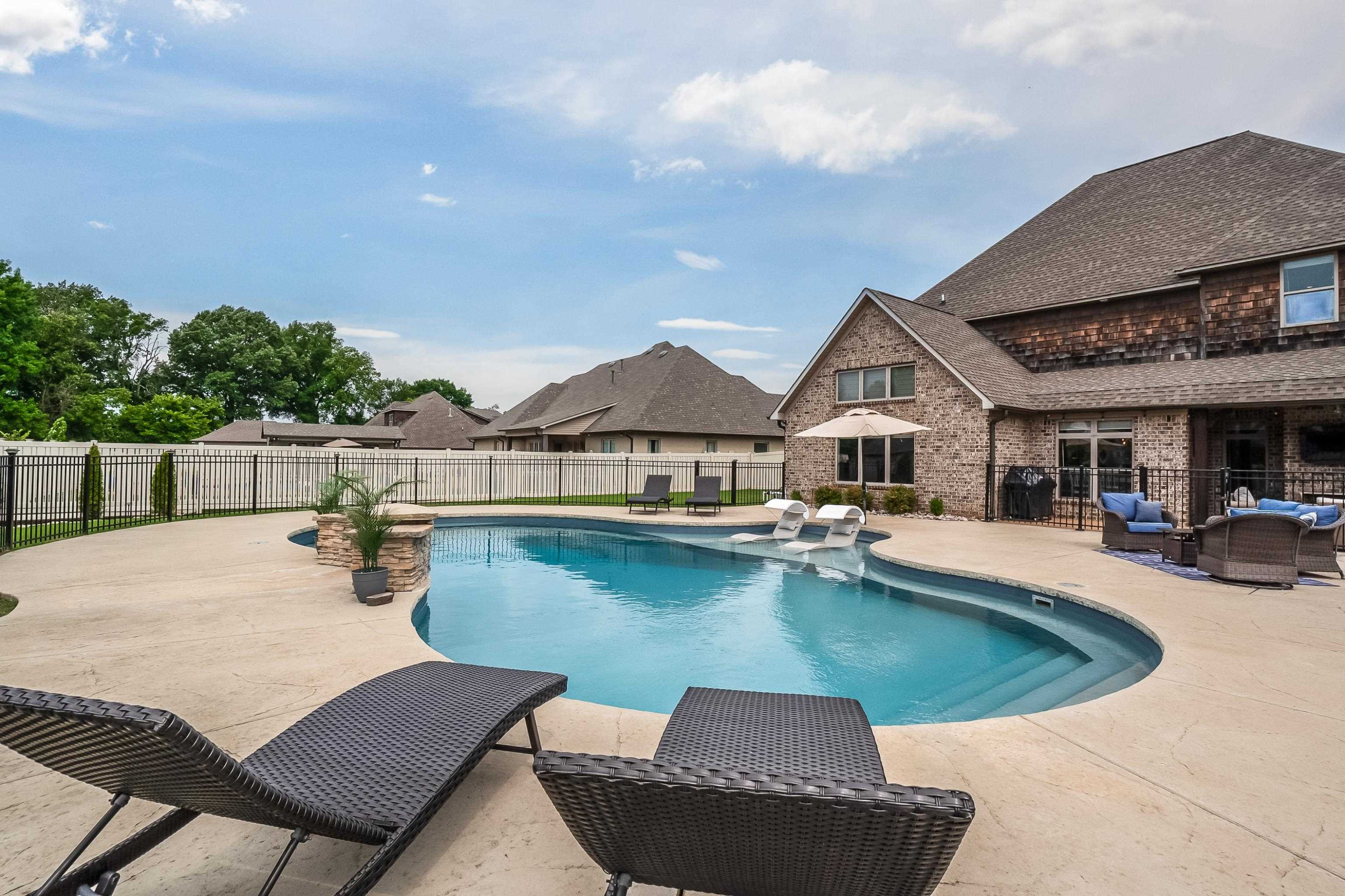 6 Winslow Cove