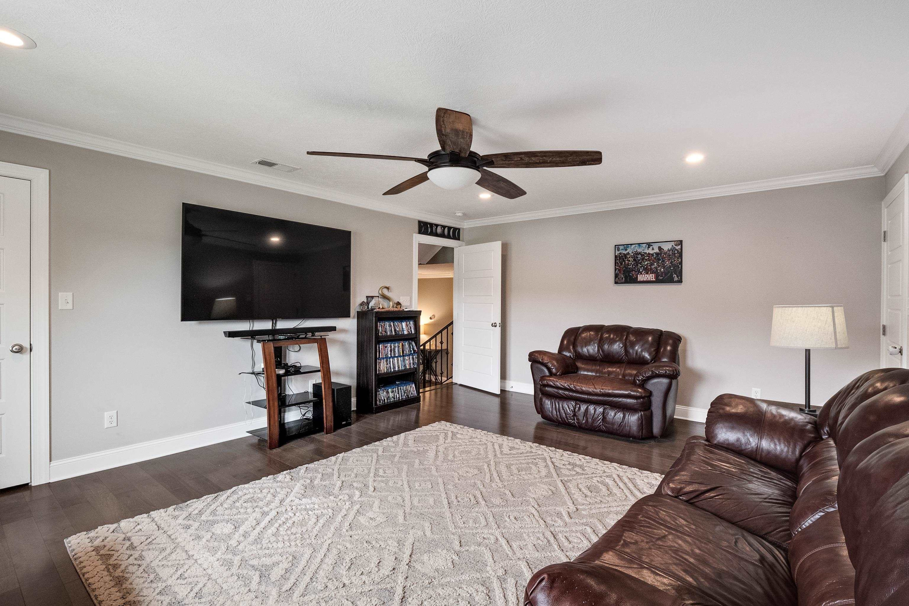 6 Winslow Cove