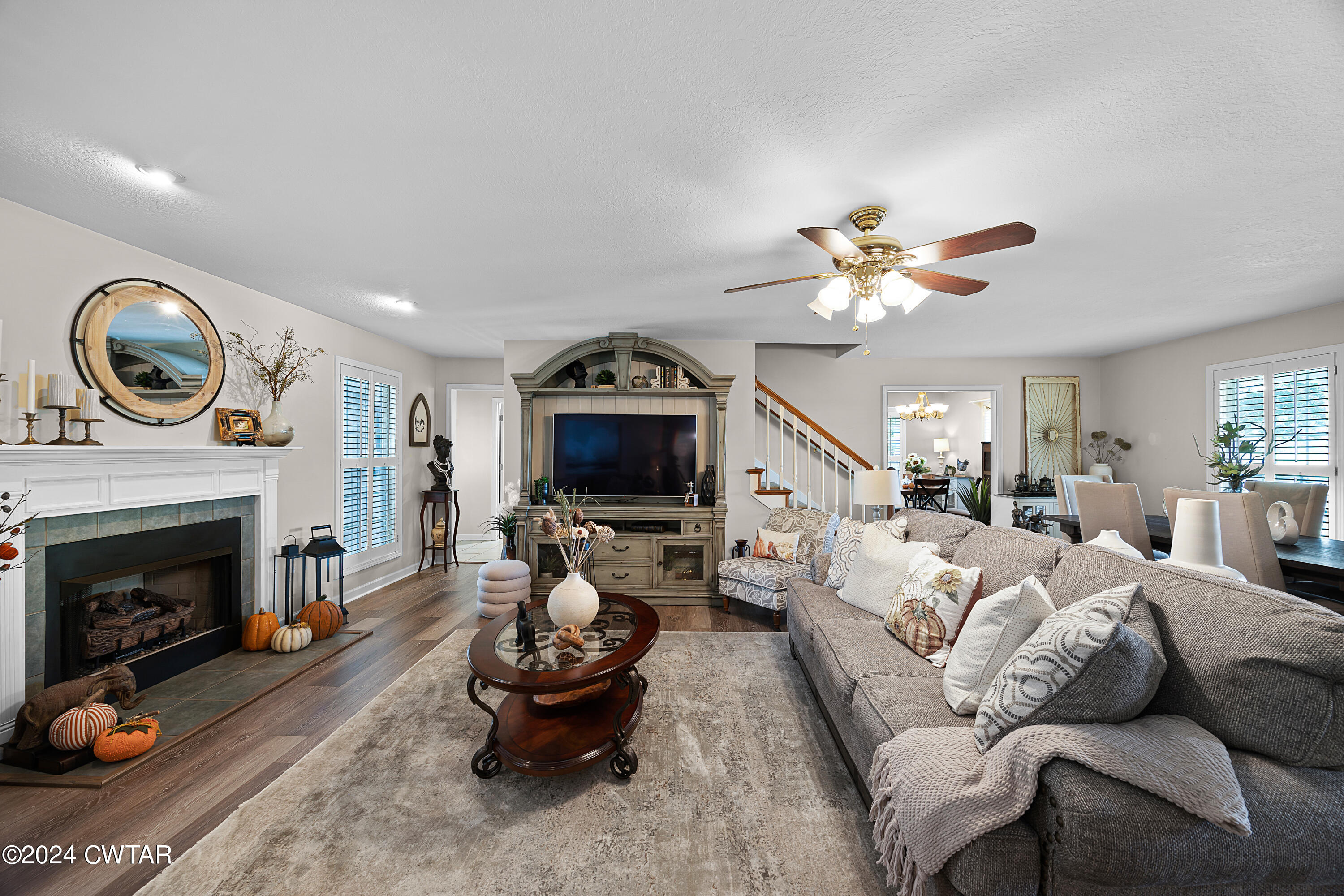 180 Lakewood Drive E