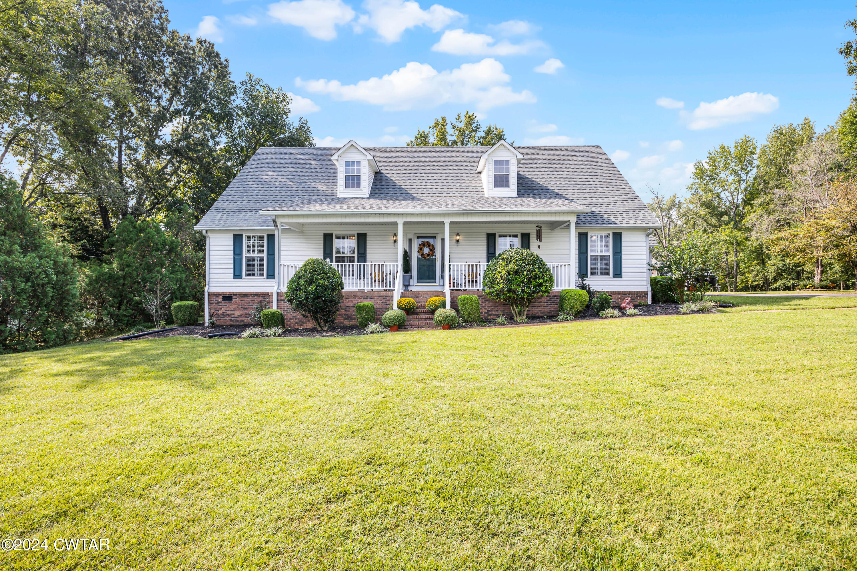 180 Lakewood Drive E