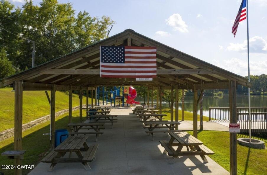 180 Lakewood Drive E