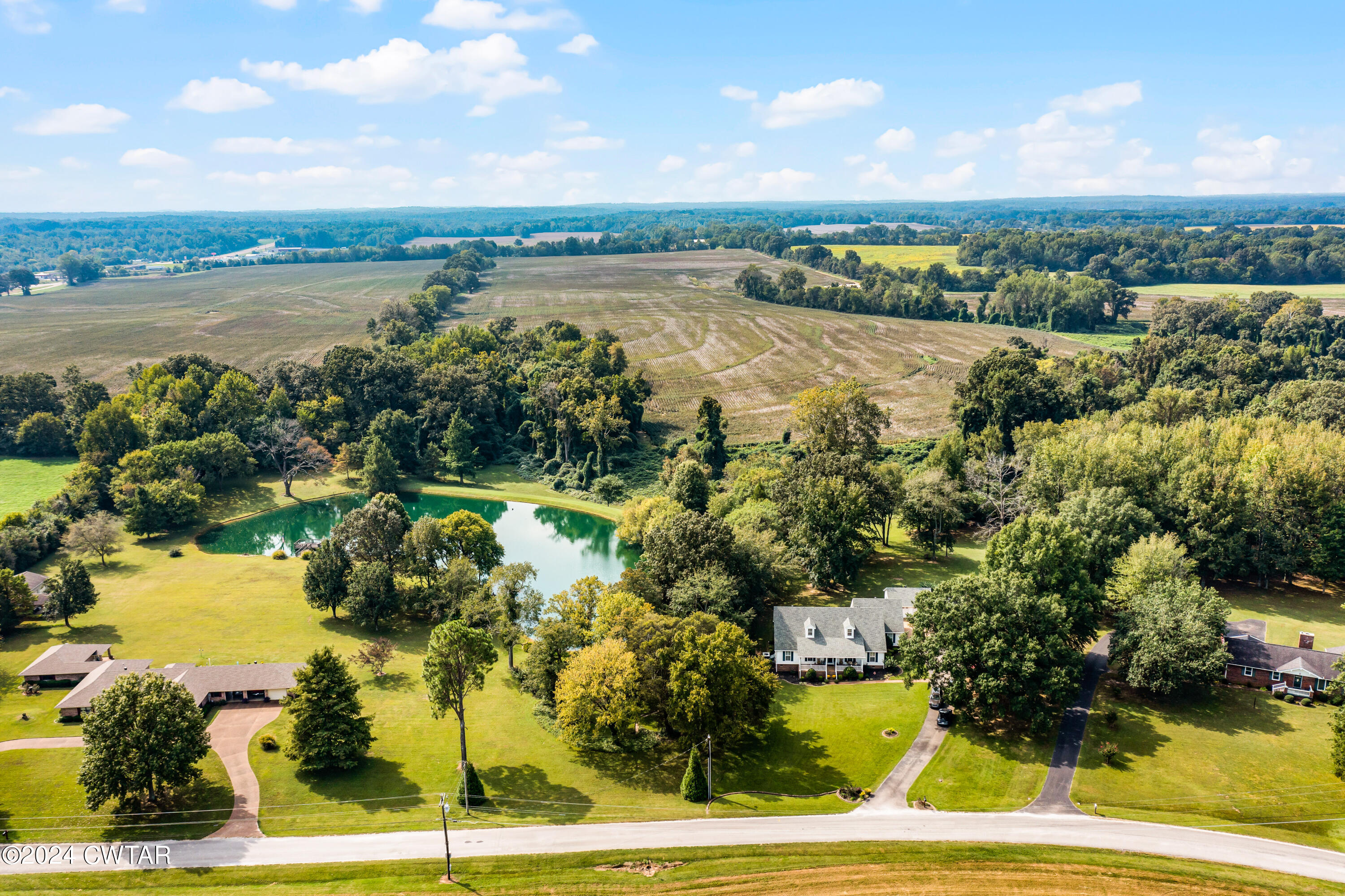 180 Lakewood Drive E