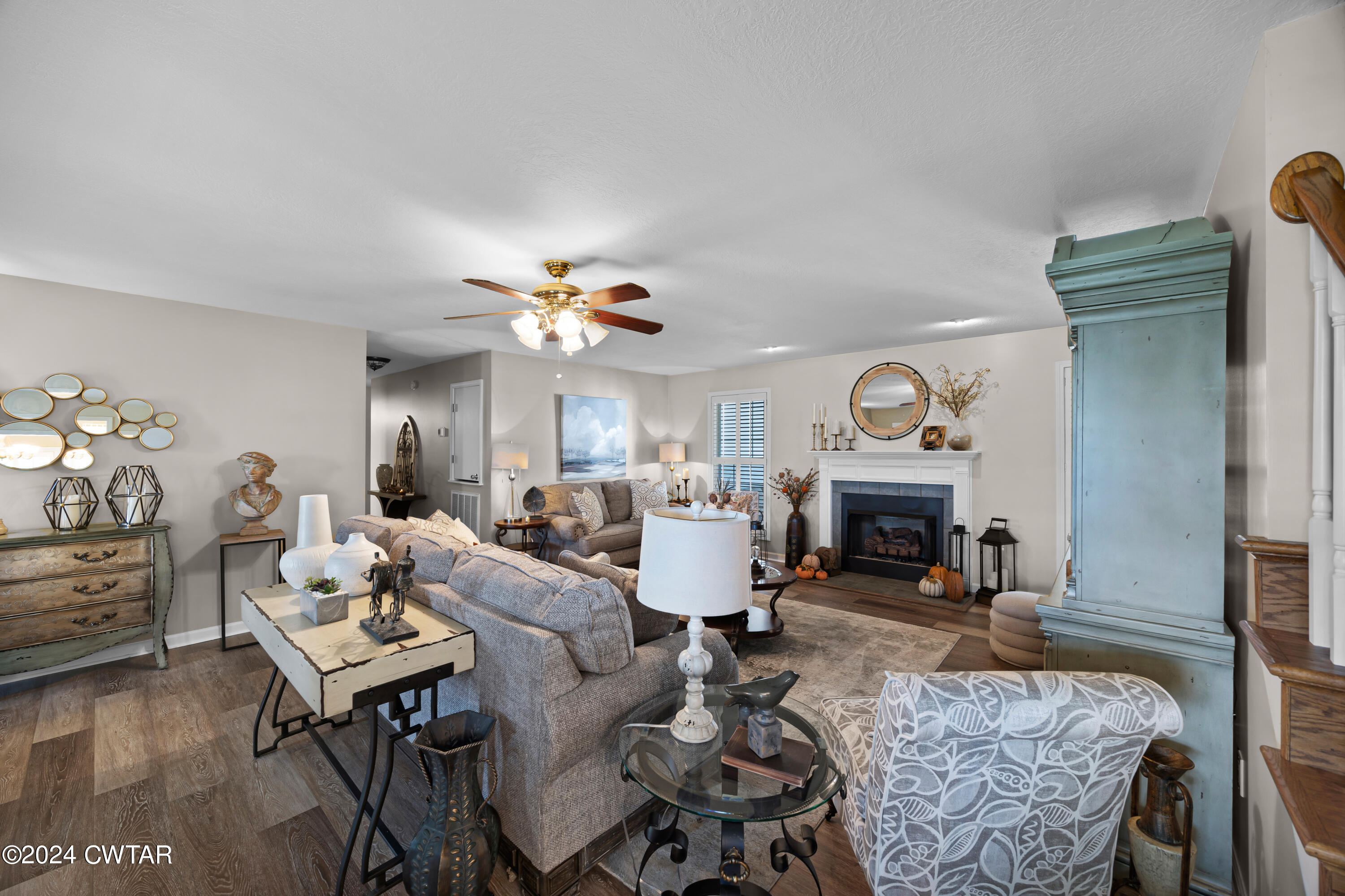 180 Lakewood Drive E