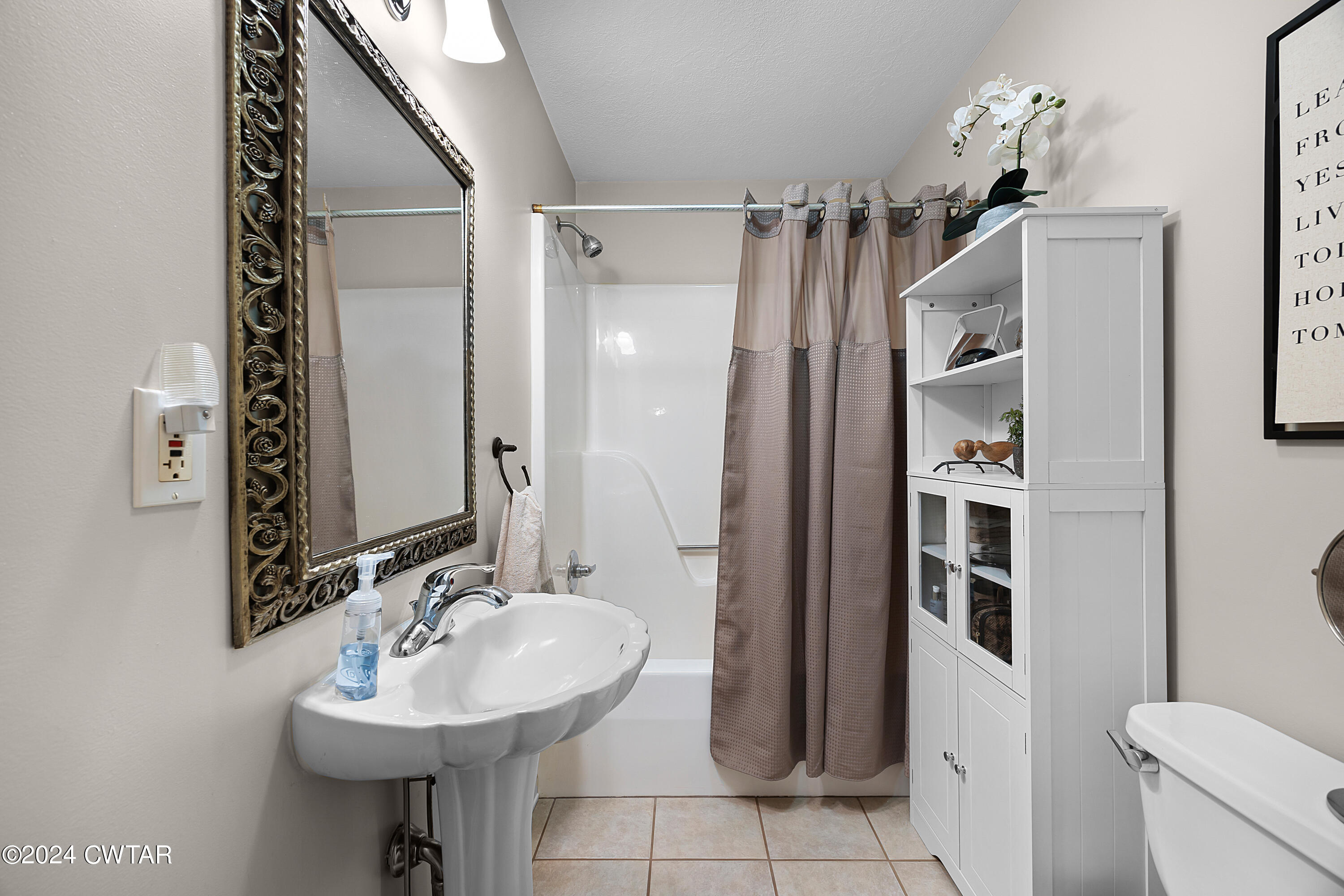 180 Lakewood Drive E