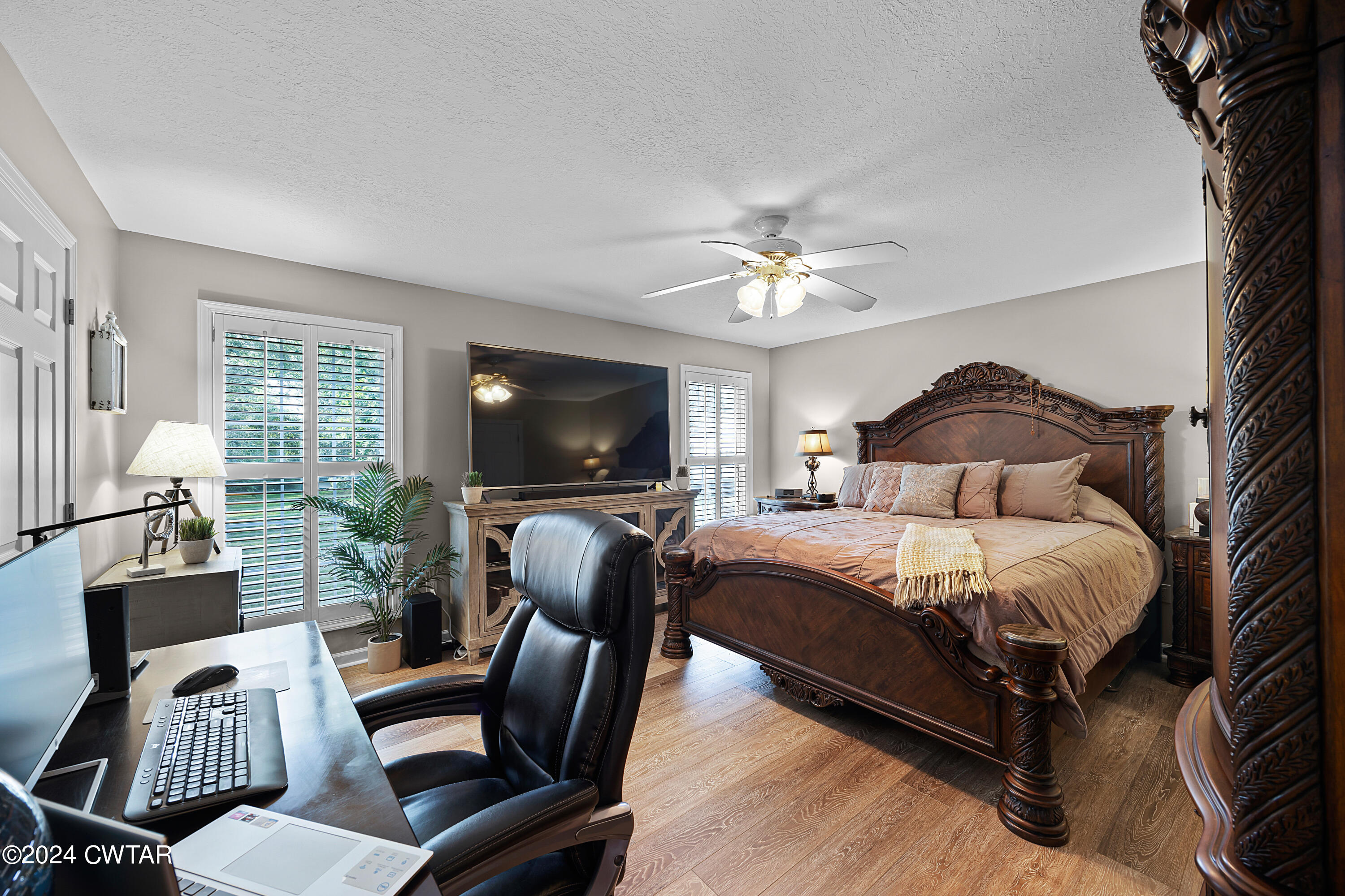 180 Lakewood Drive E