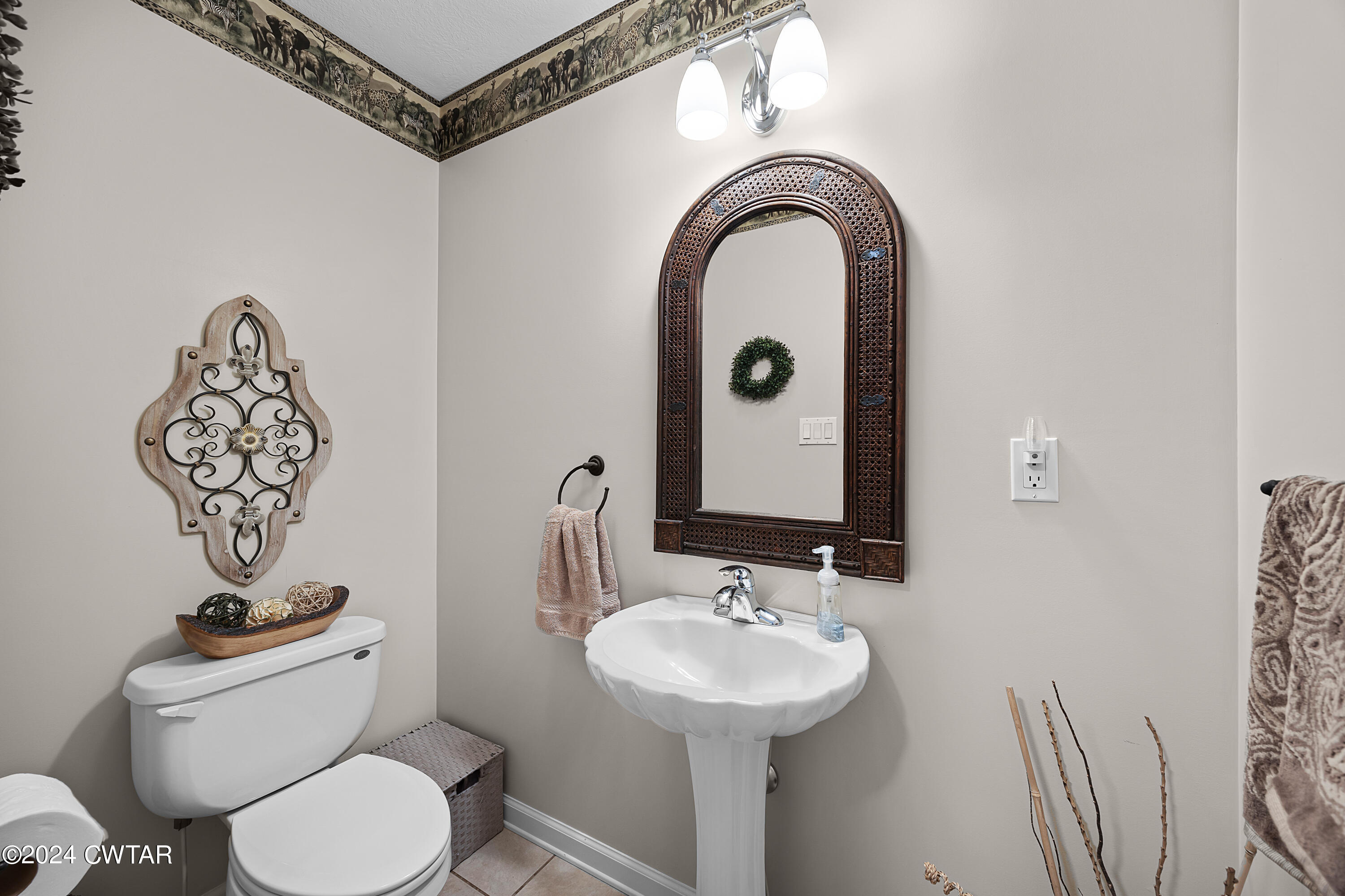 180 Lakewood Drive E