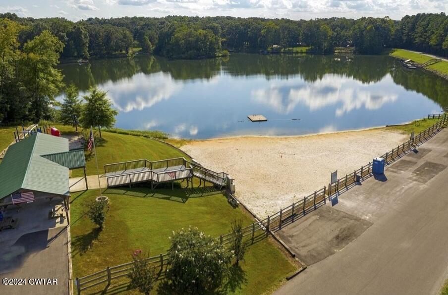 180 Lakewood Drive E