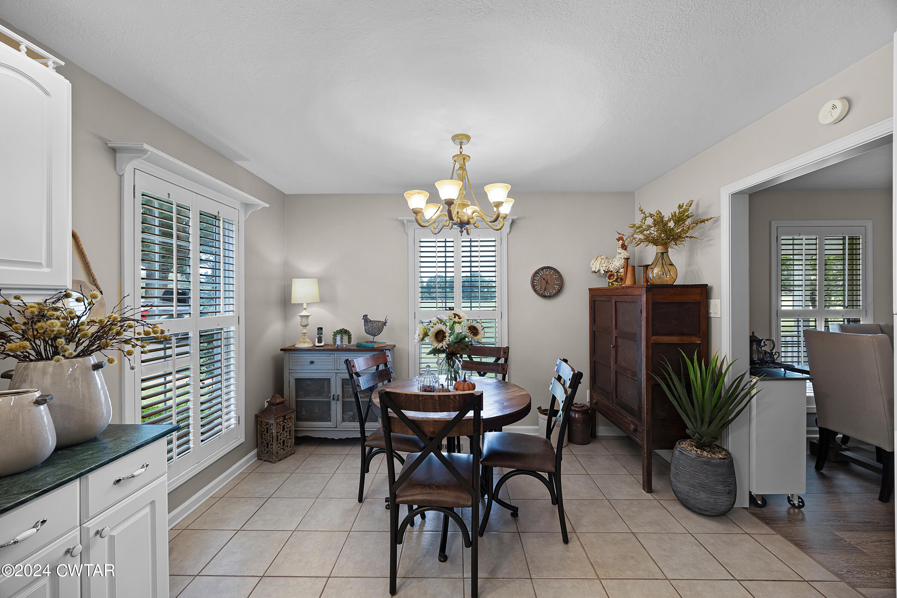 180 Lakewood Drive E