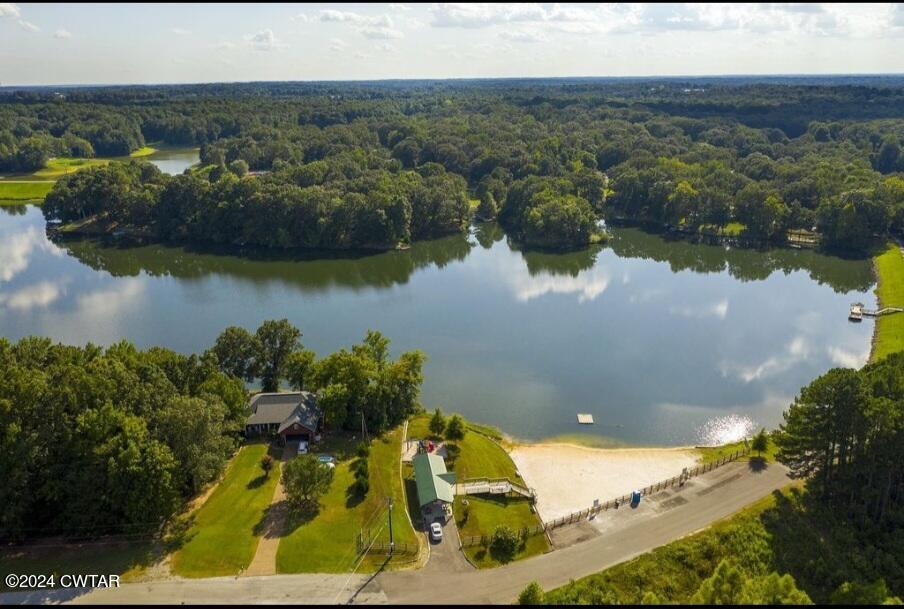 180 Lakewood Drive E