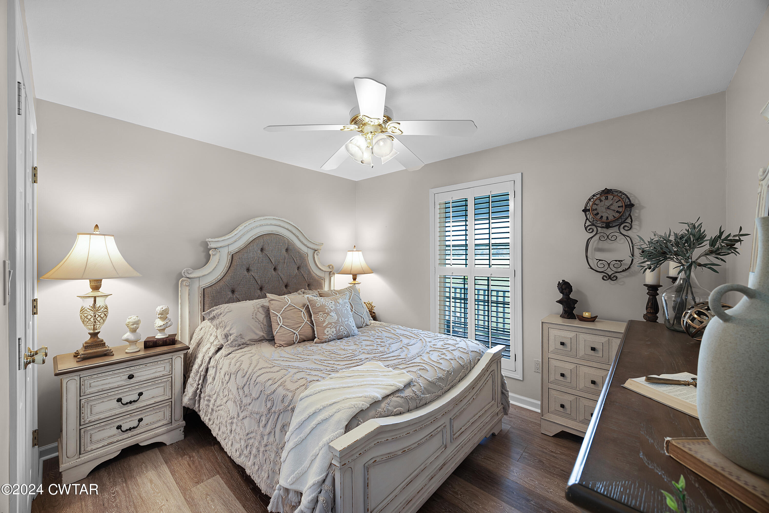 180 Lakewood Drive E