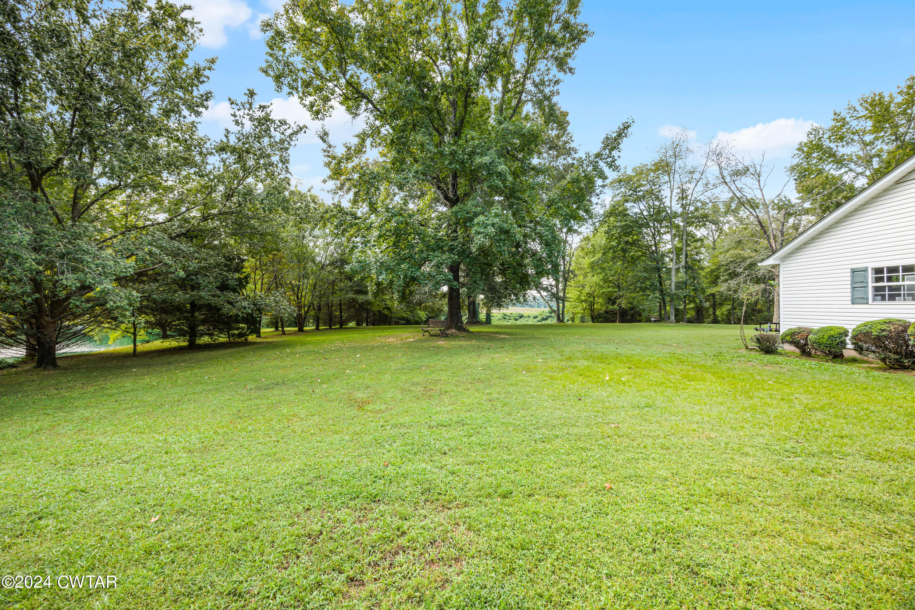 180 Lakewood Drive E