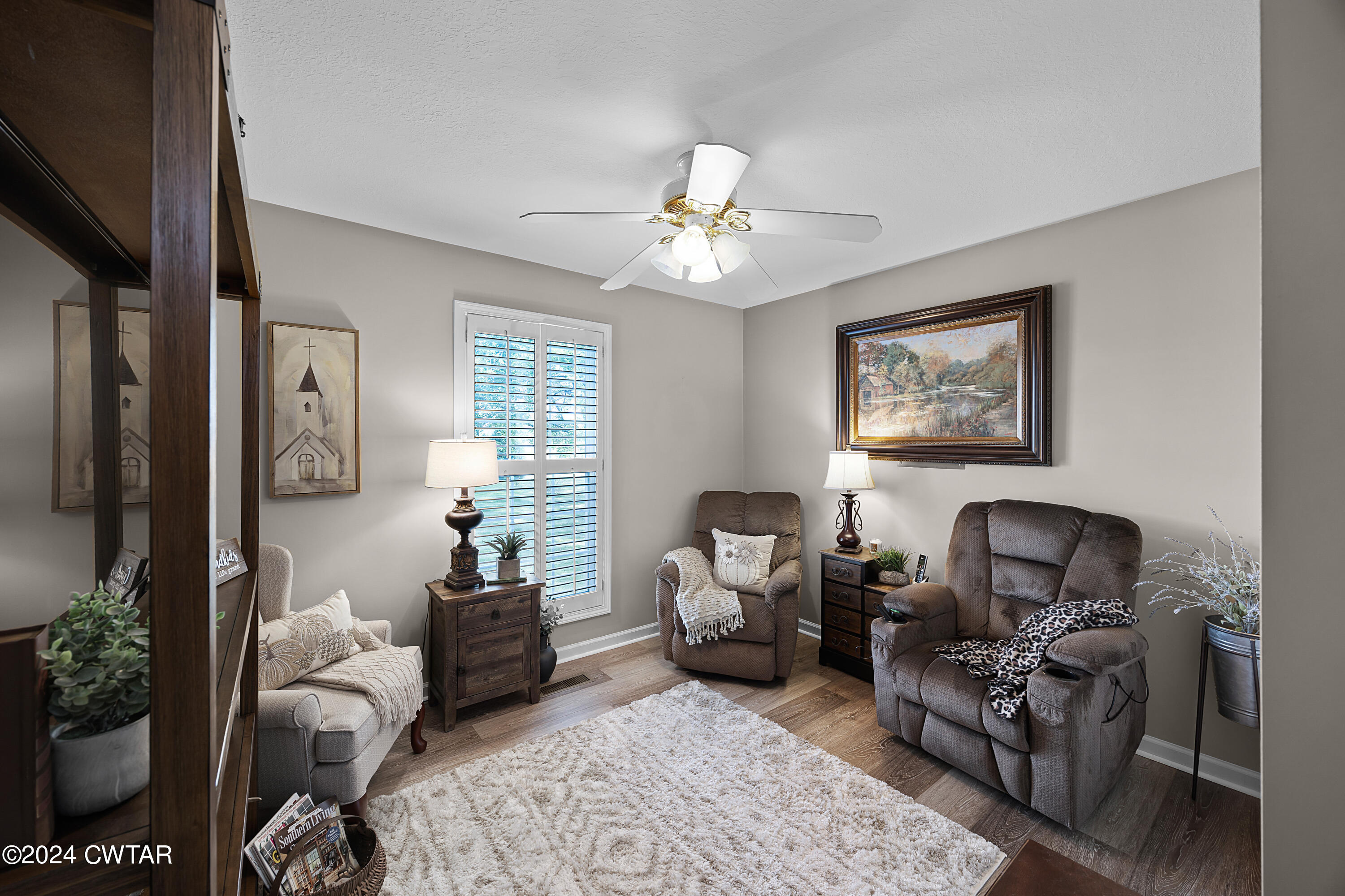 180 Lakewood Drive E