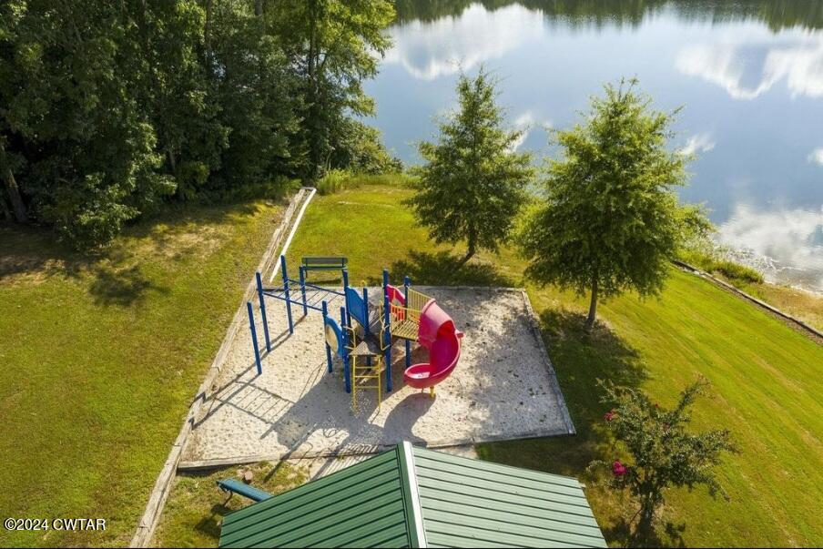 180 Lakewood Drive E