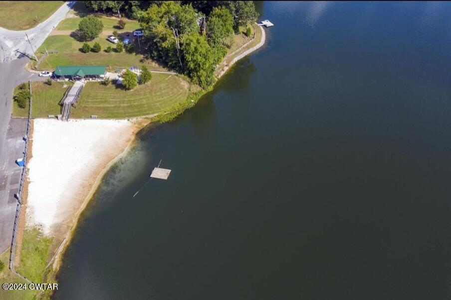 180 Lakewood Drive E