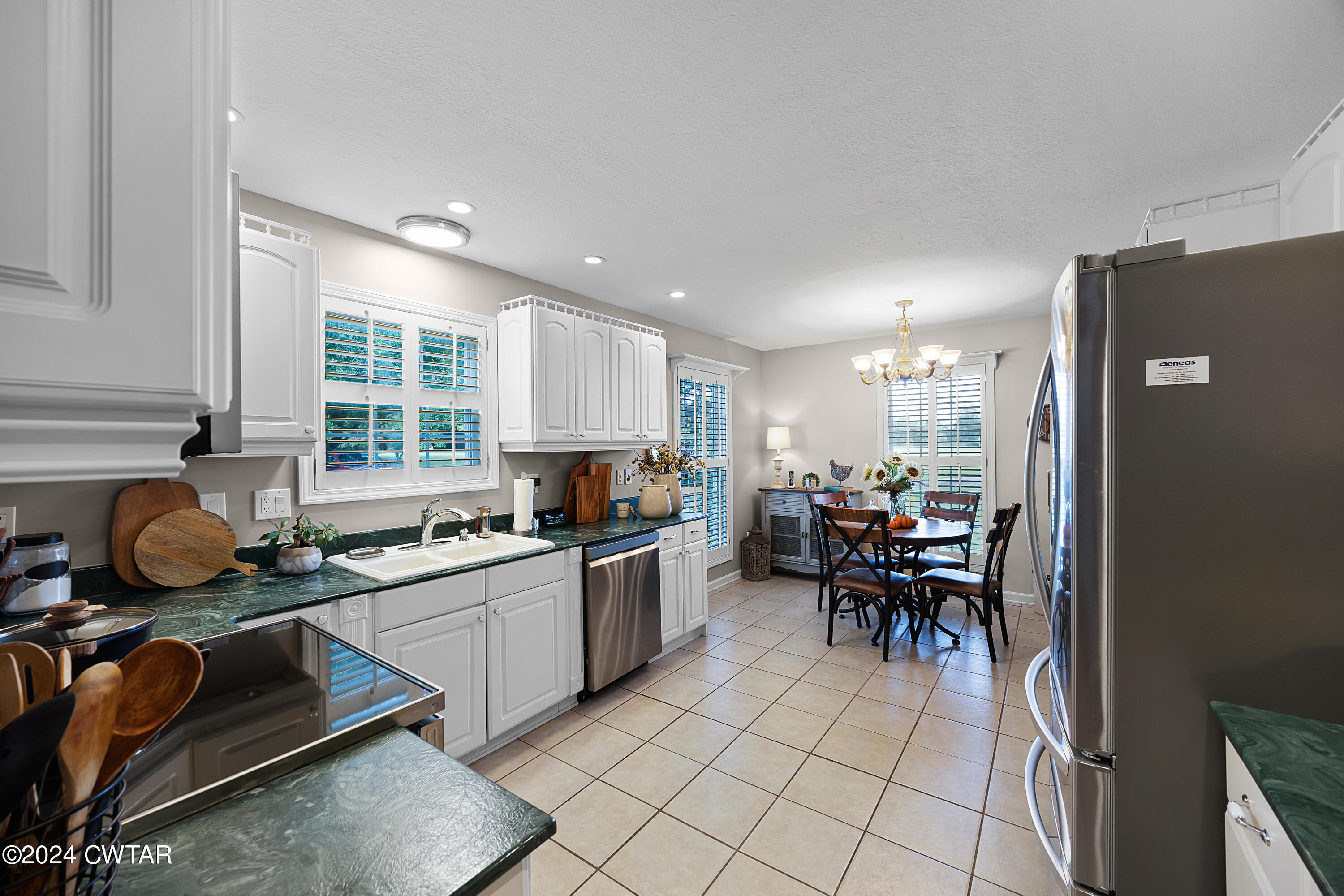 180 Lakewood Drive E