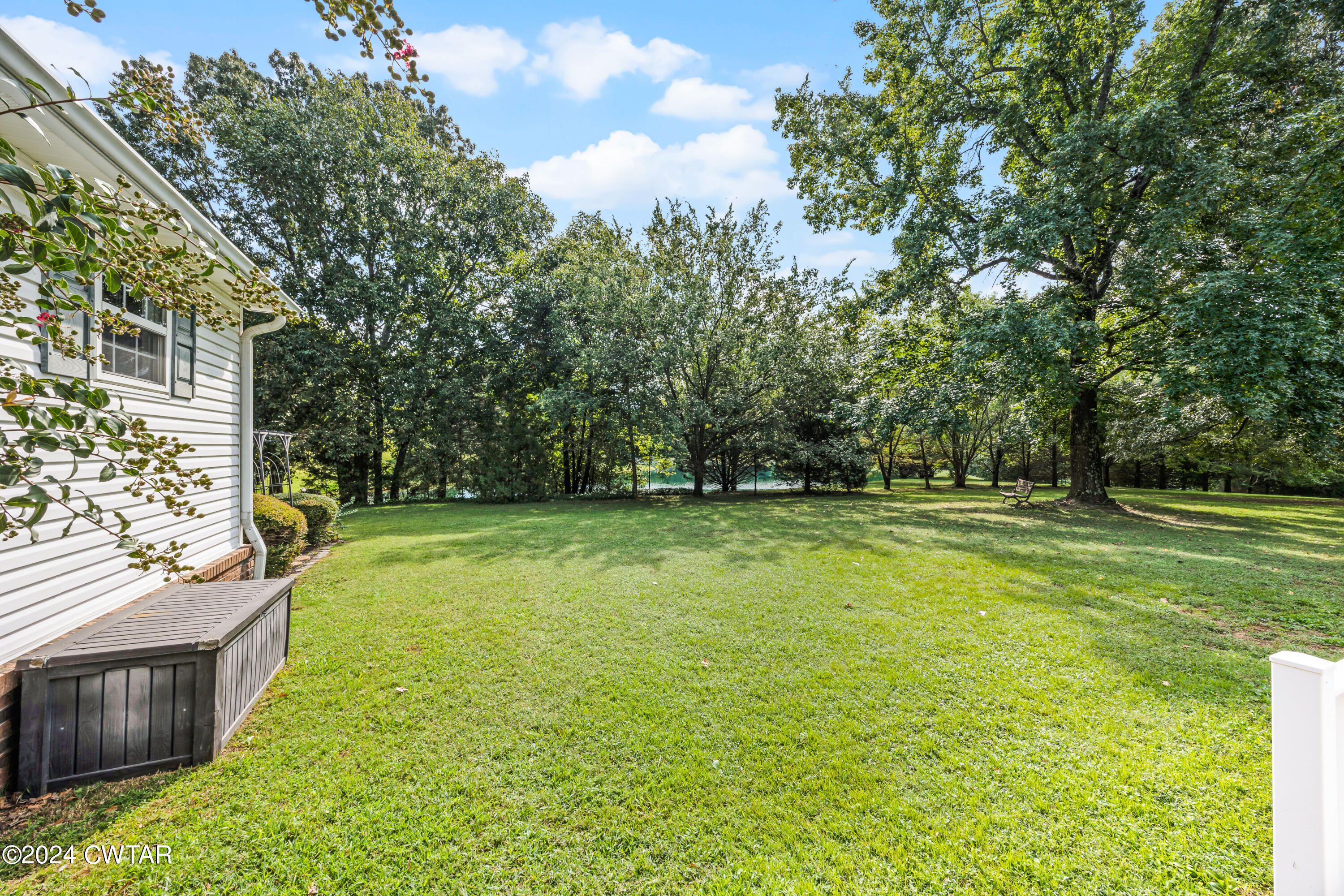 180 Lakewood Drive E