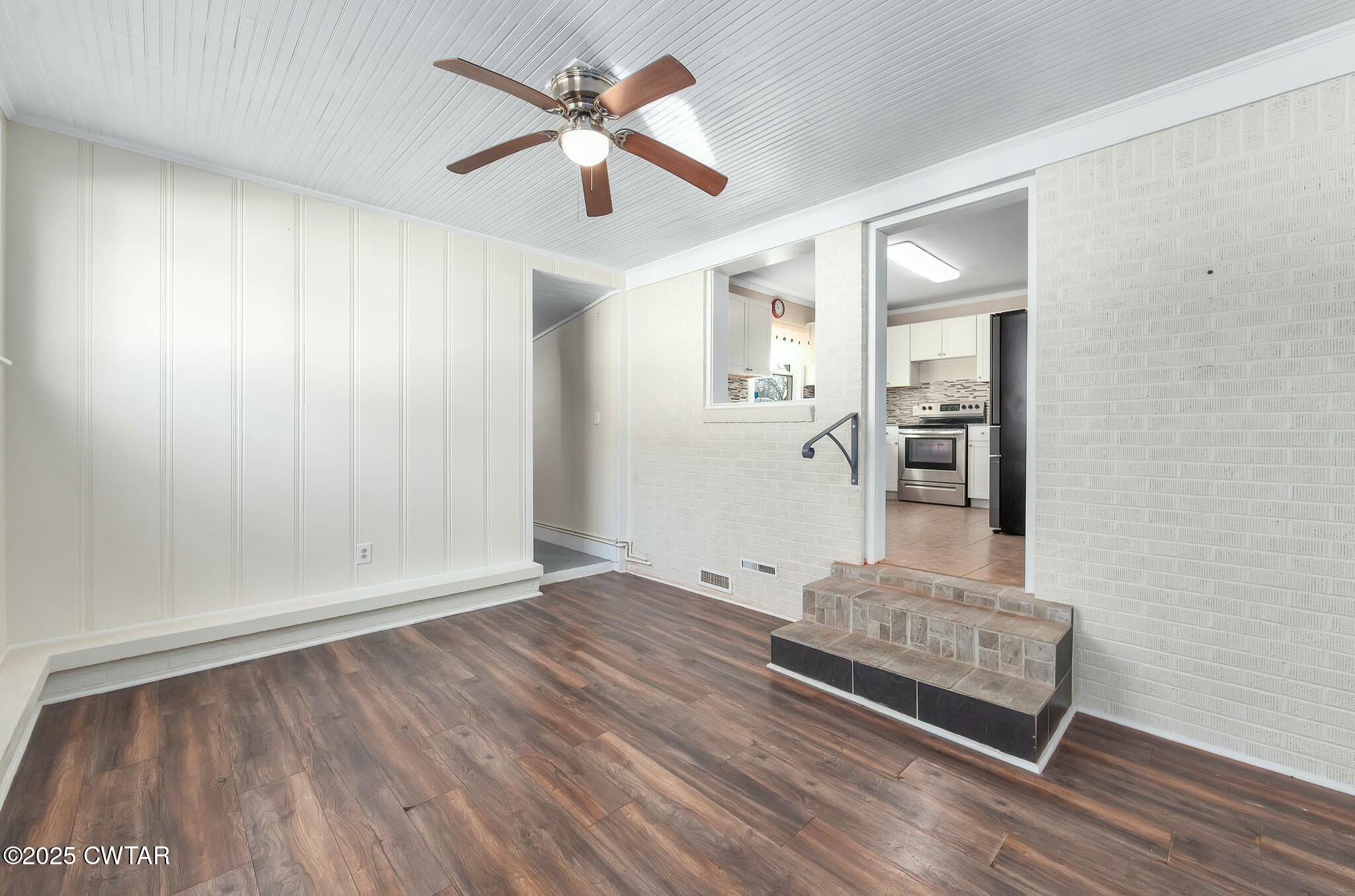 1614 Elm Street