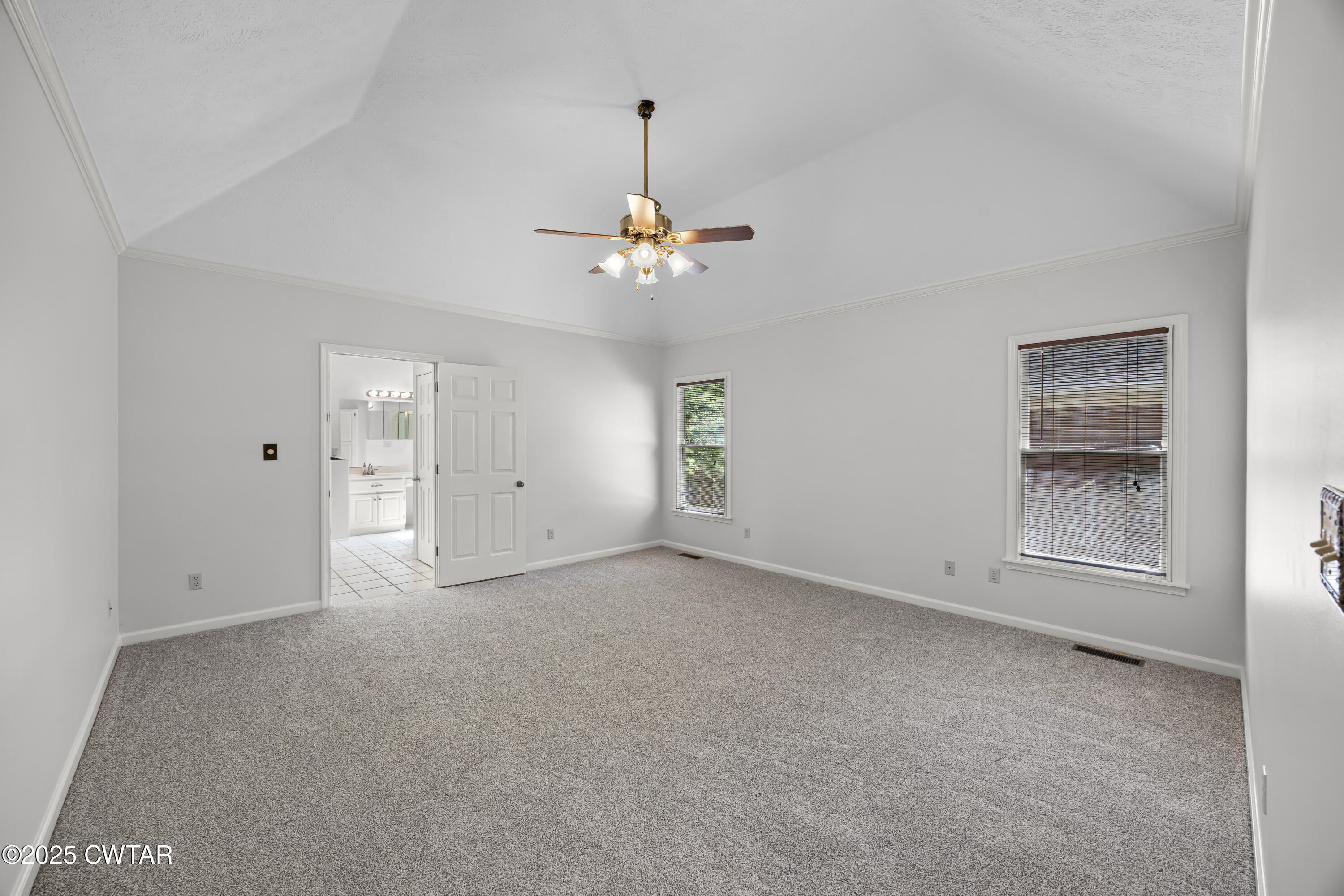 121 Paddock Place