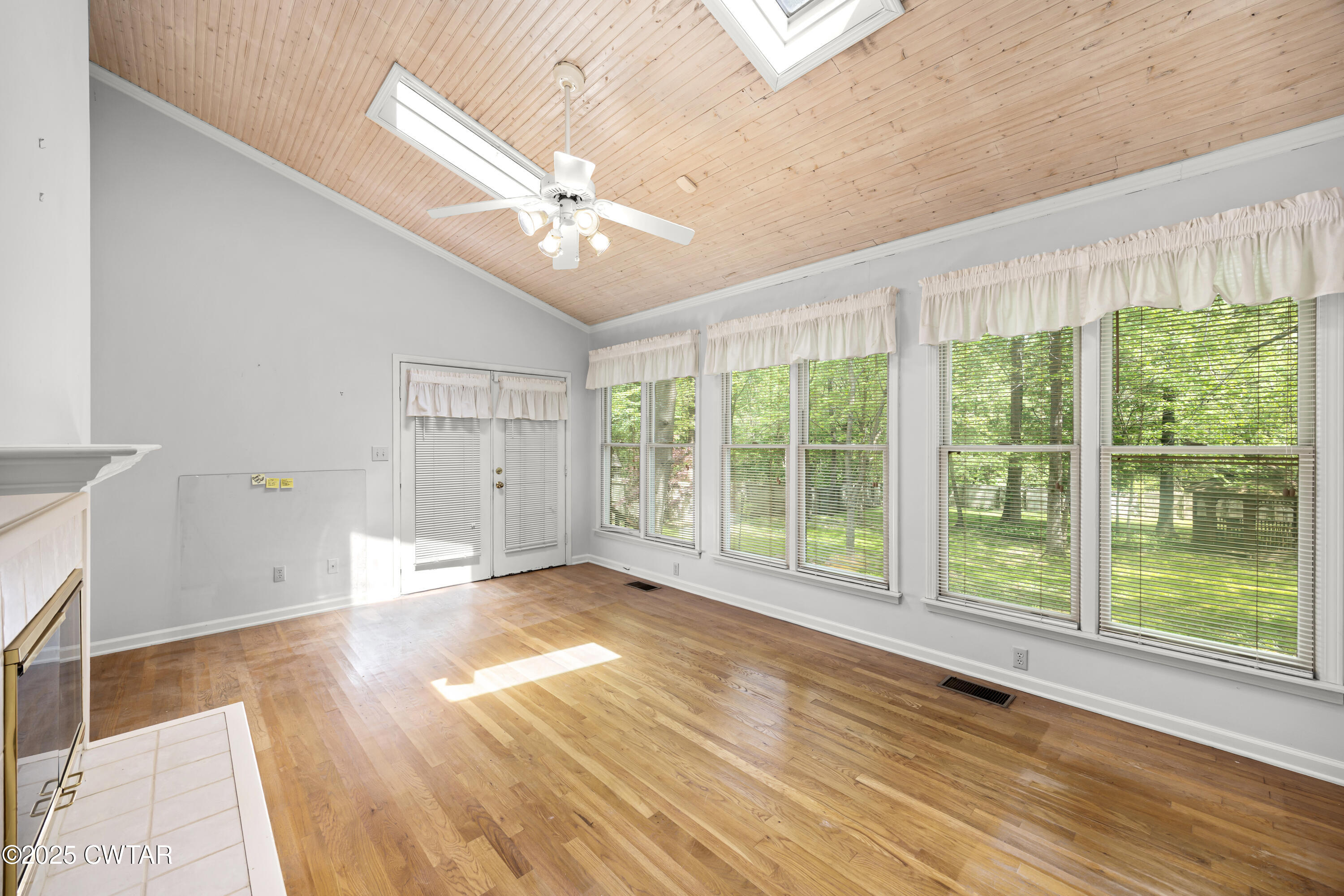 121 Paddock Place