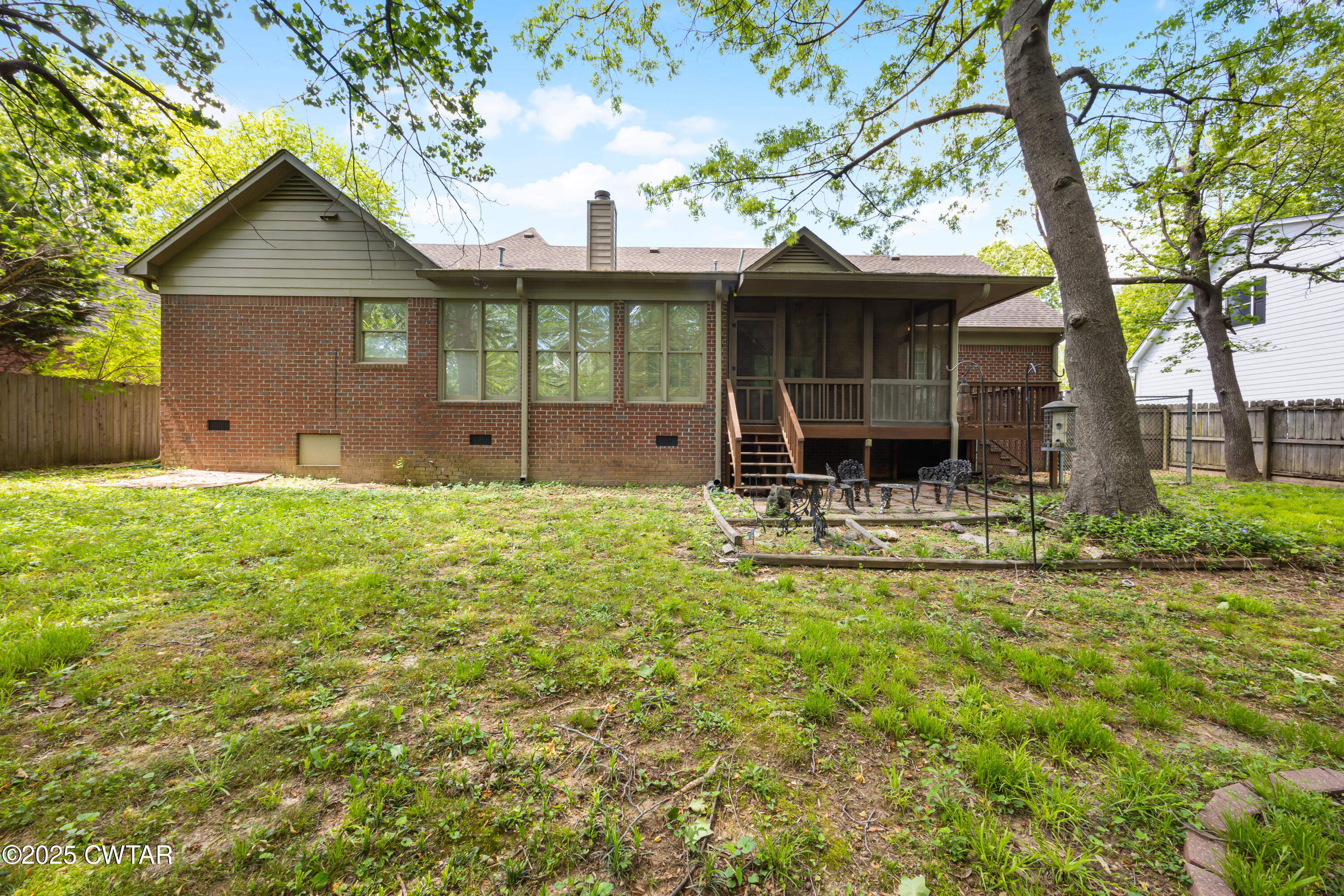 121 Paddock Place