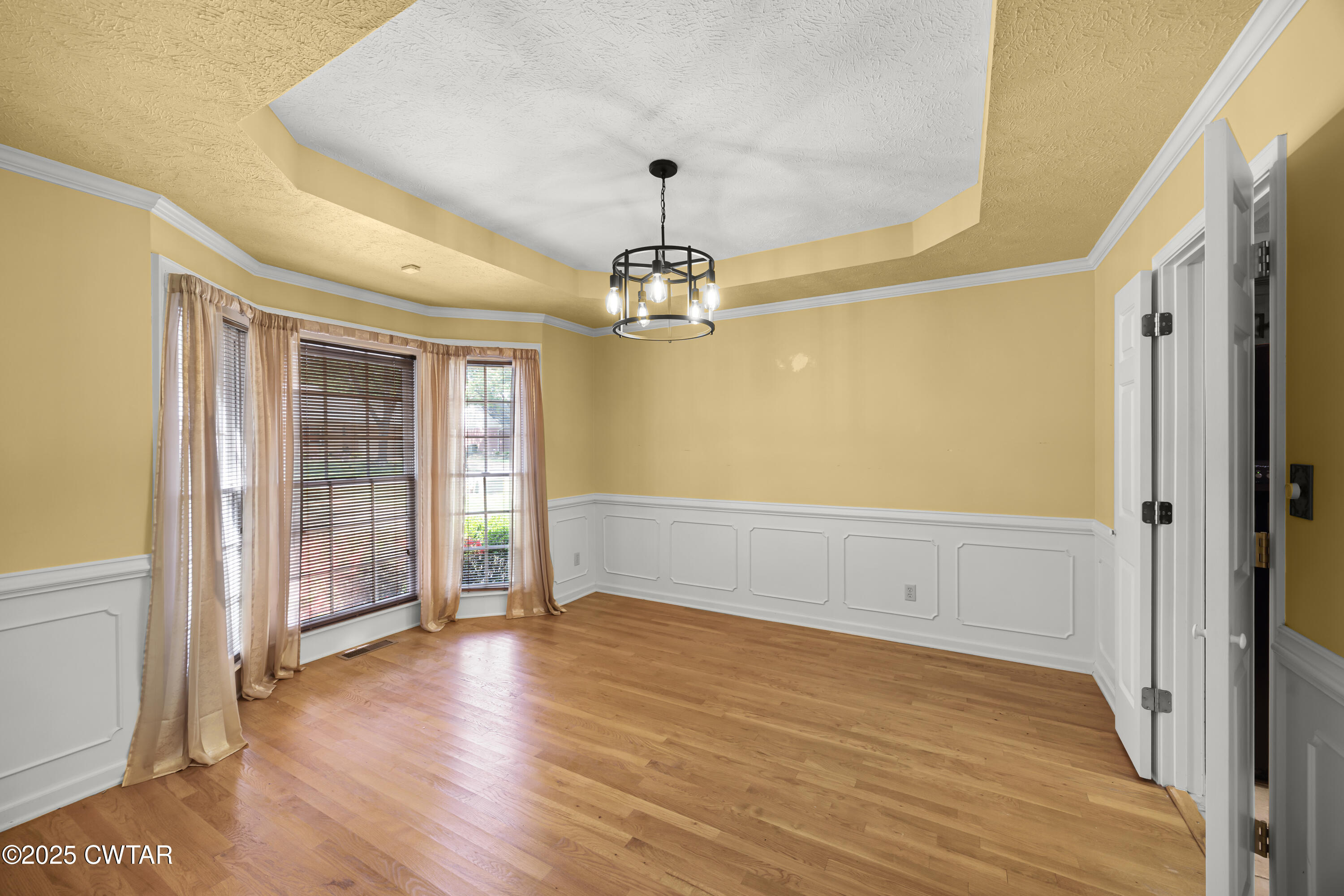 121 Paddock Place