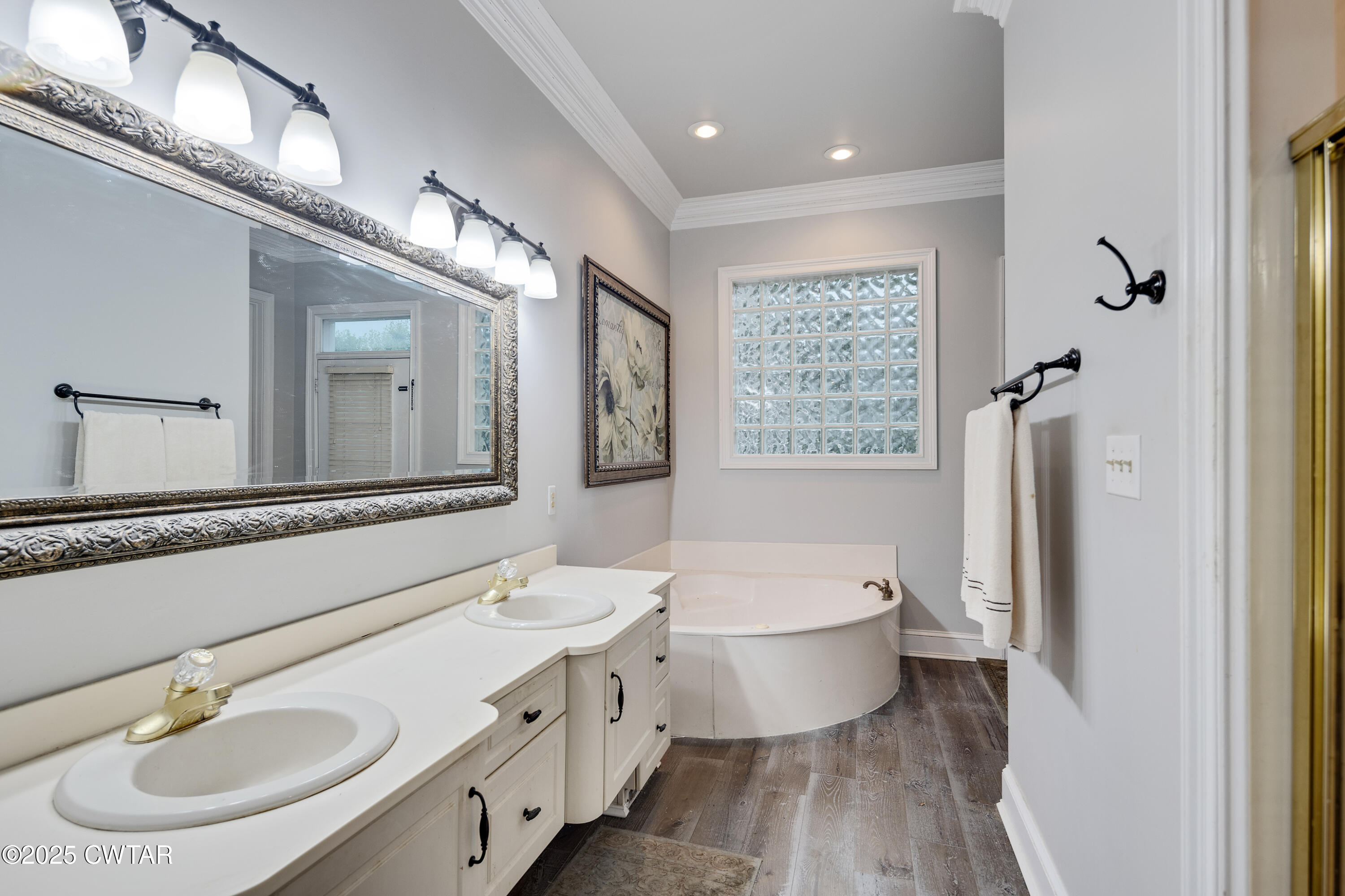 51 Crownpointe Cove