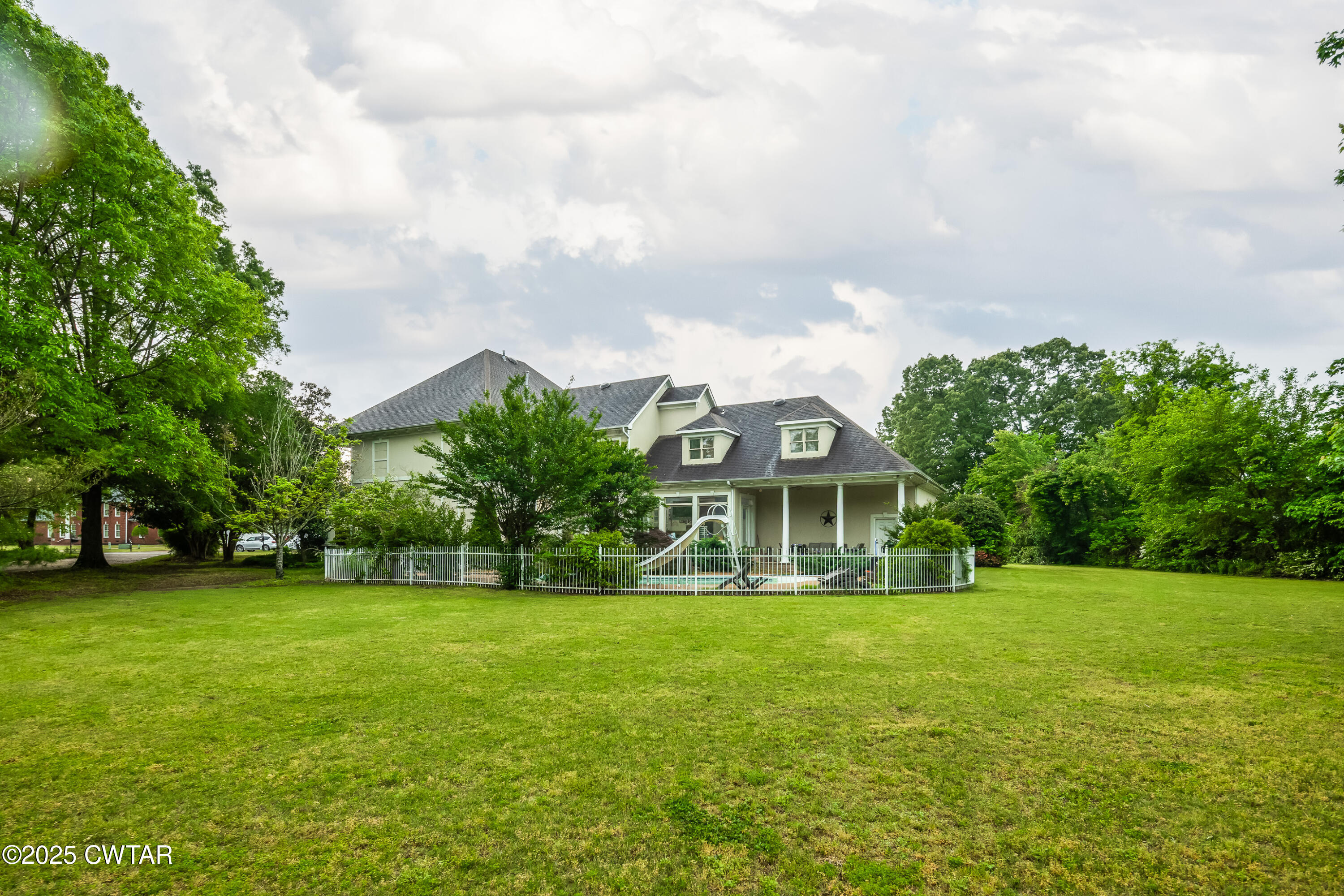 51 Crownpointe Cove