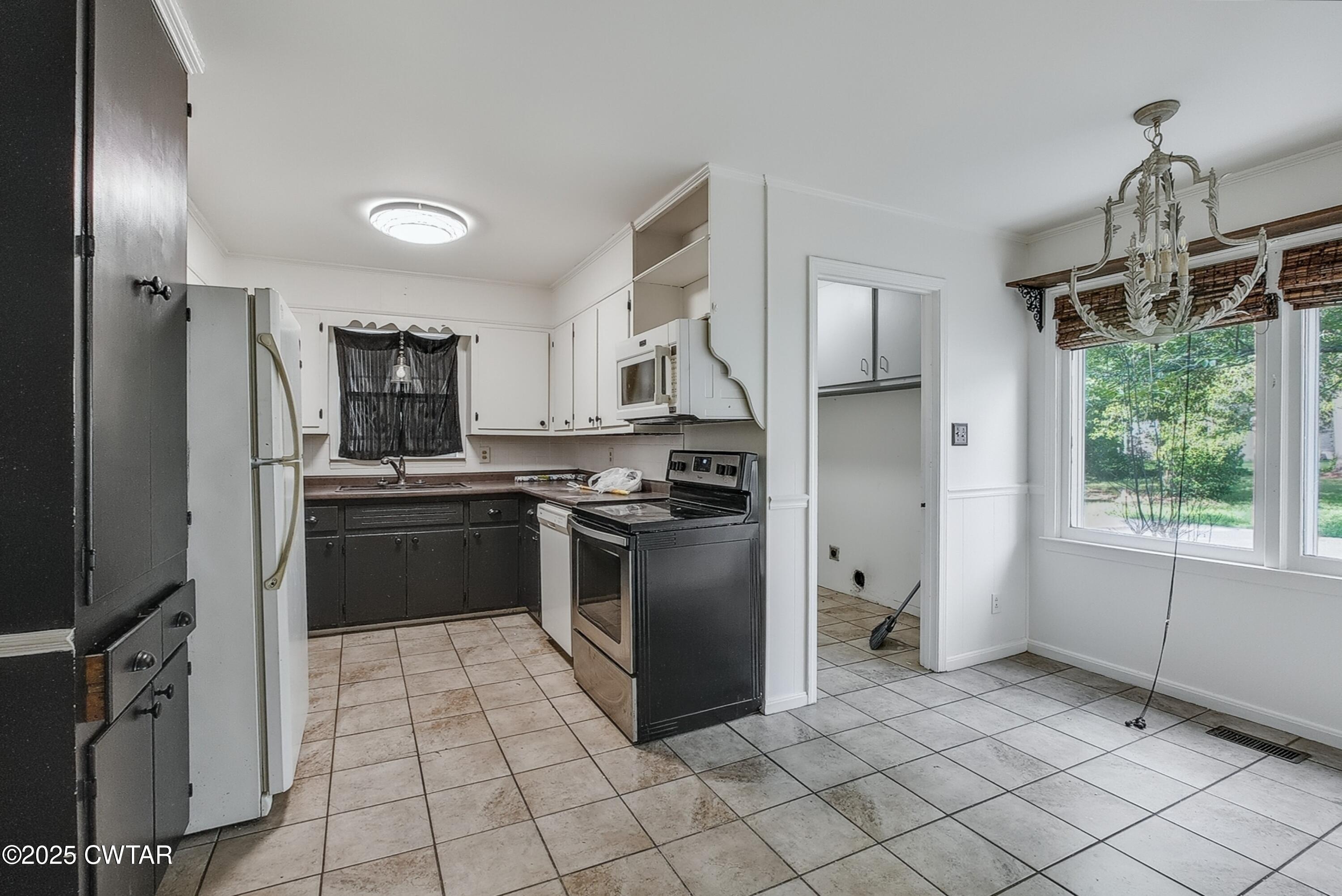 75 Fieldcrest Drive