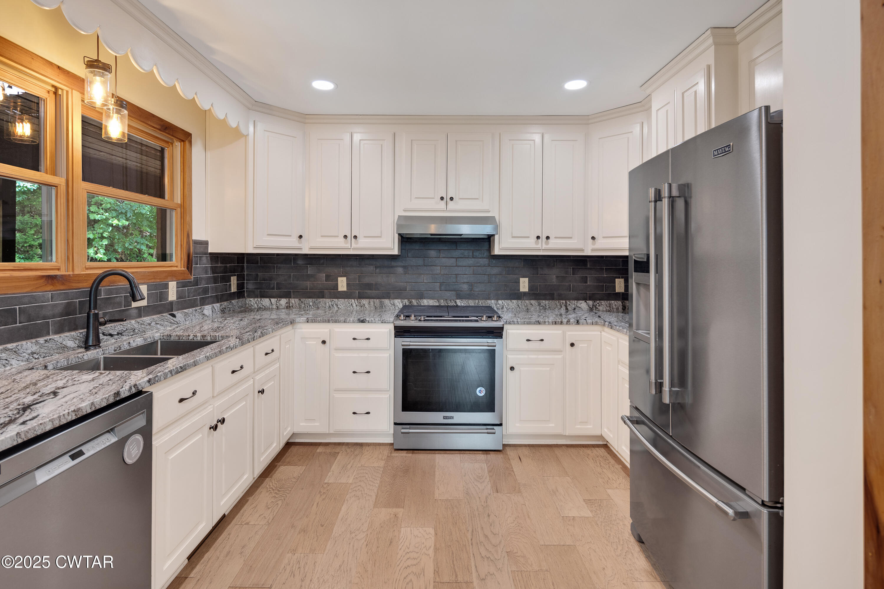 160 Lakeshore Drive