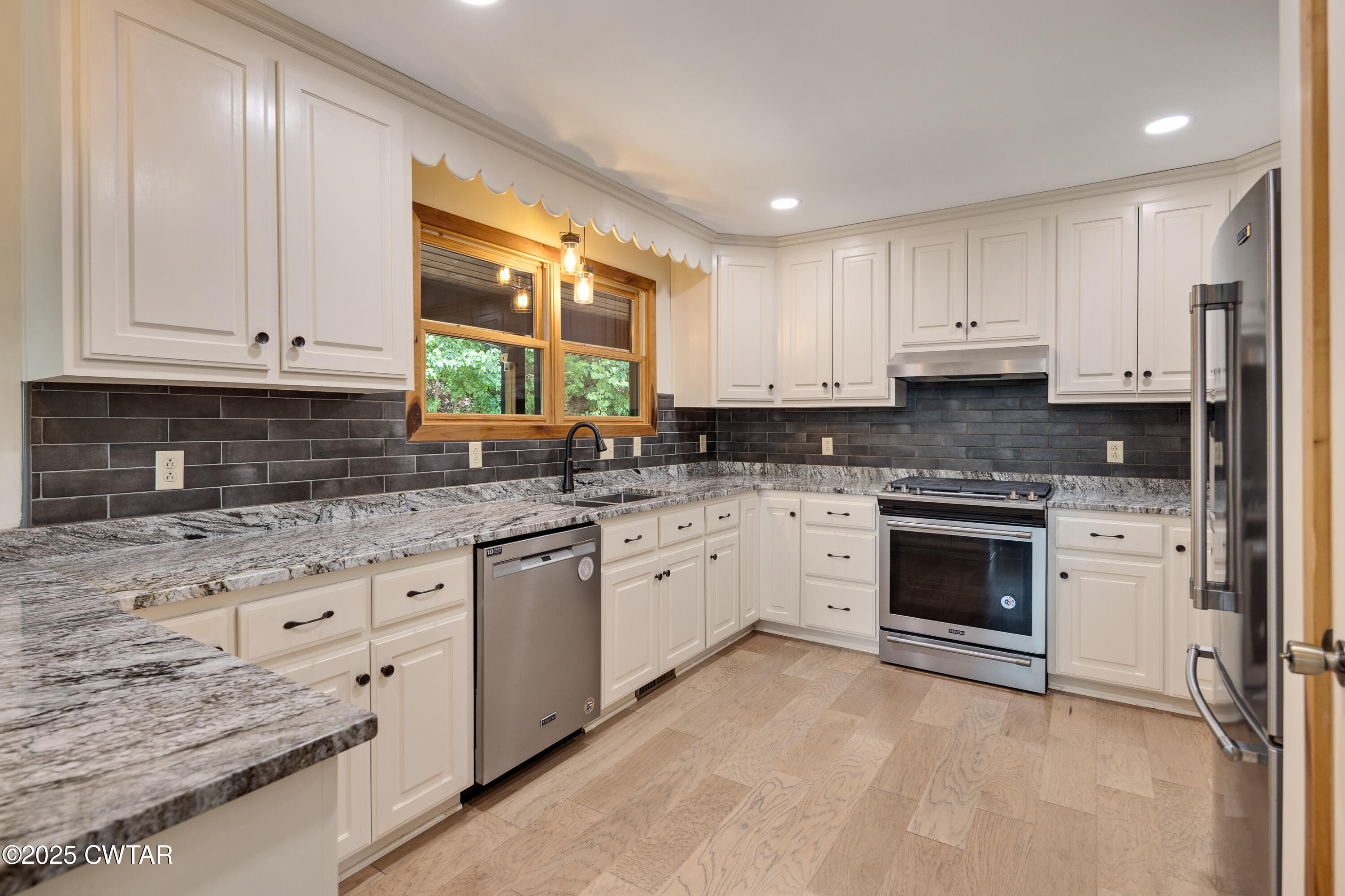 160 Lakeshore Drive