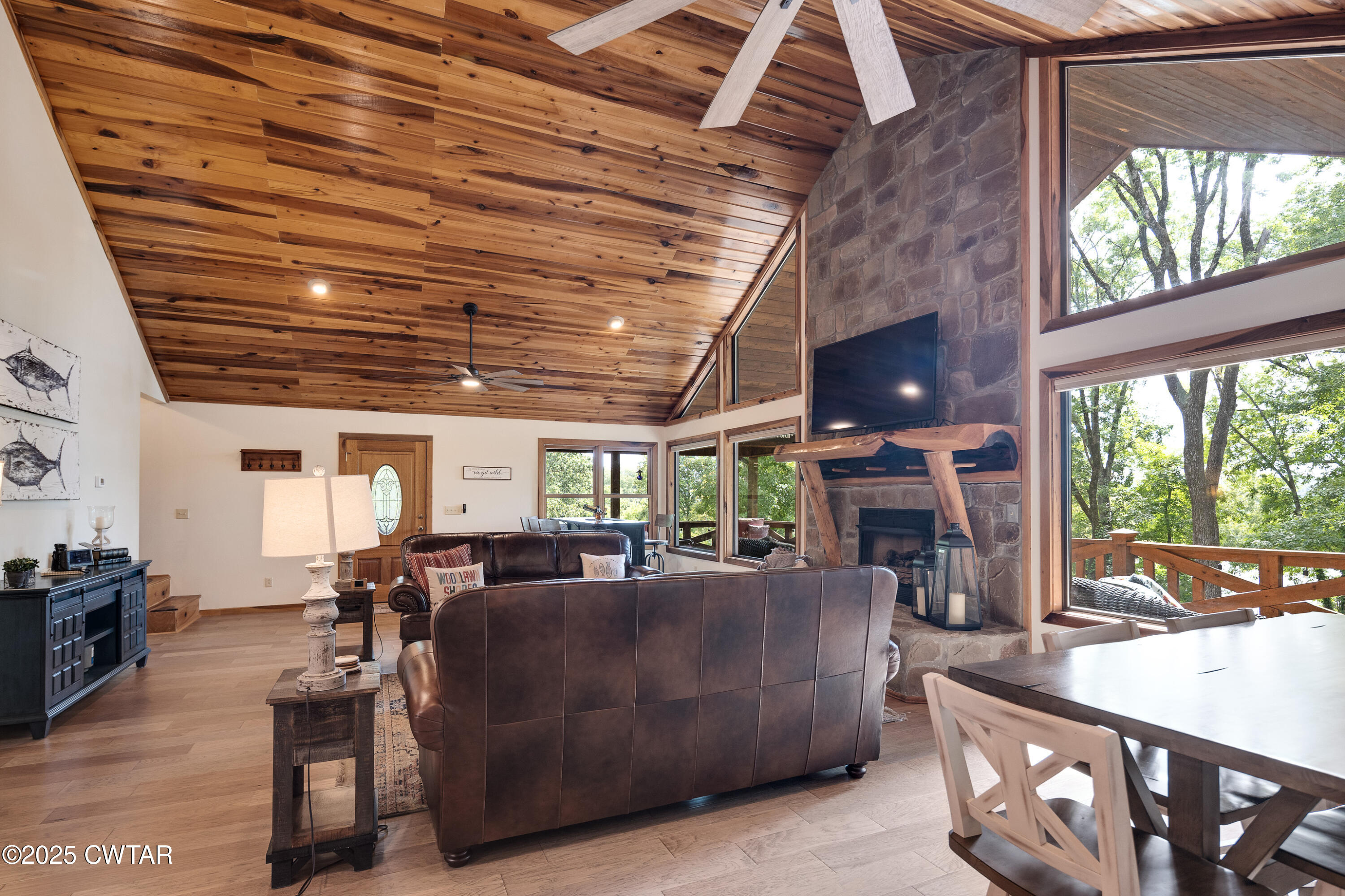 160 Lakeshore Drive